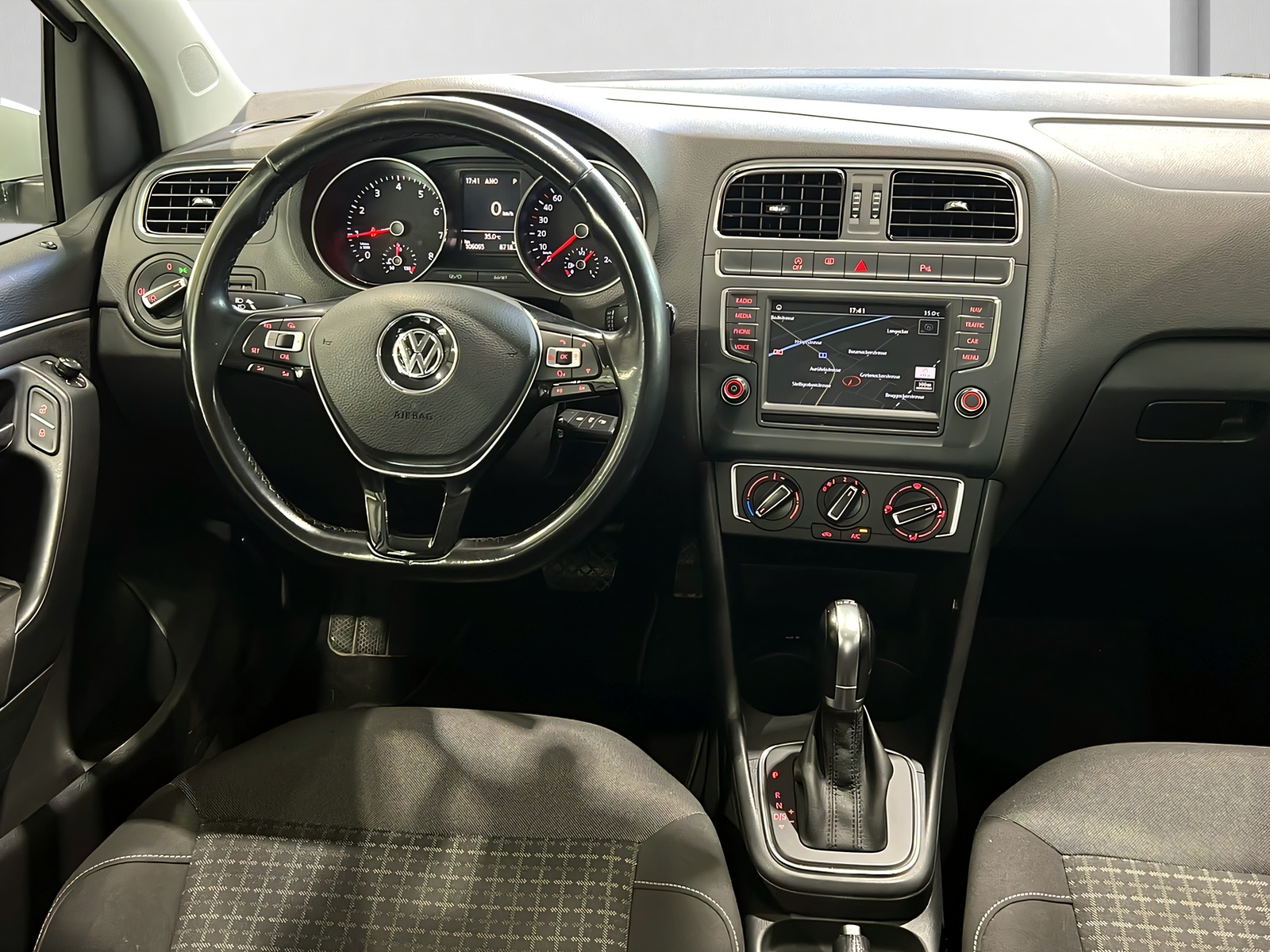 VW Polo 1.2 TSI BMT Lounge DSG**CH Auslieferung,Panodach,Frisch ab MFK**-image-8