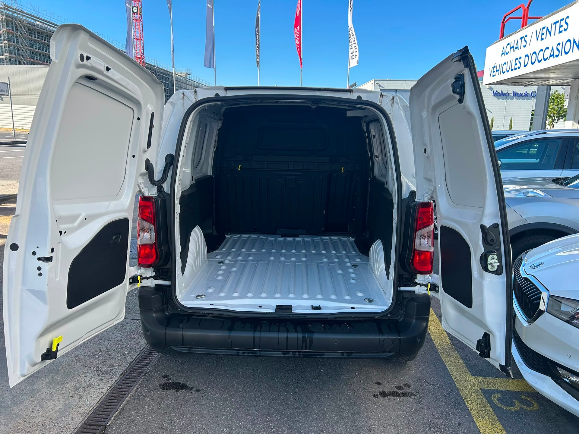 PEUGEOT Partner 1.5 Blue HDi s/s Premium 650kg-image-4