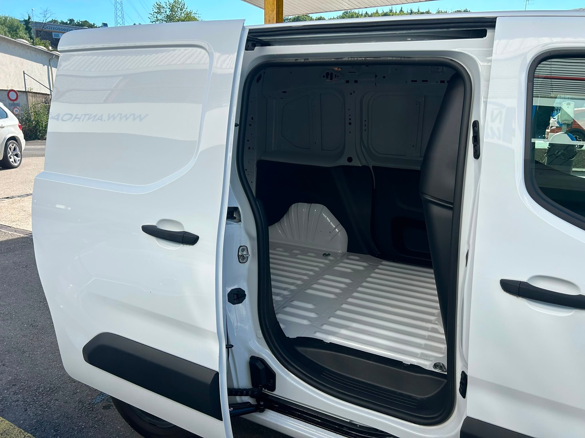 PEUGEOT Partner 1.5 Blue HDi s/s Premium 650kg-image-5