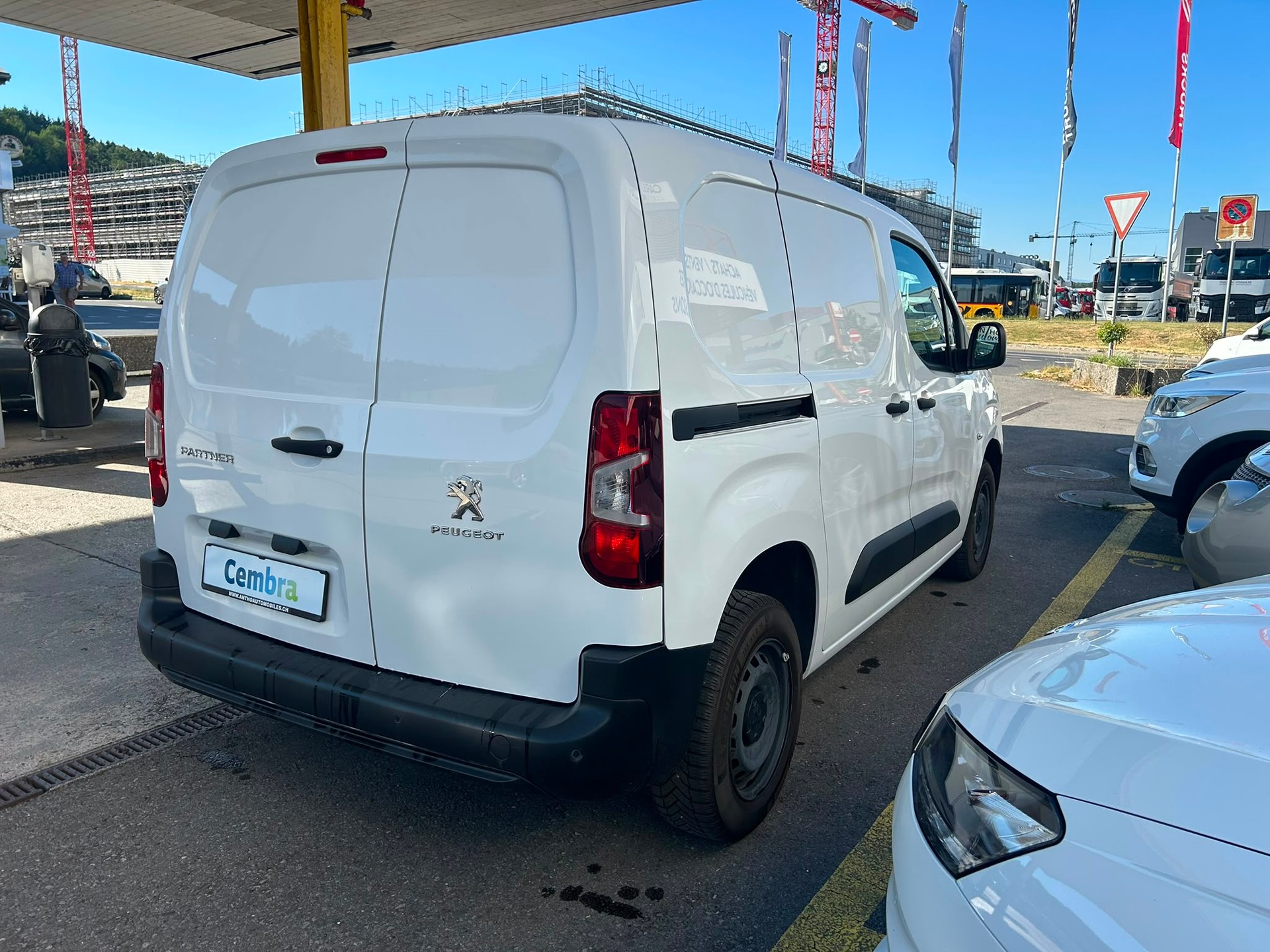 PEUGEOT Partner 1.5 Blue HDi s/s Premium 650kg-image-3