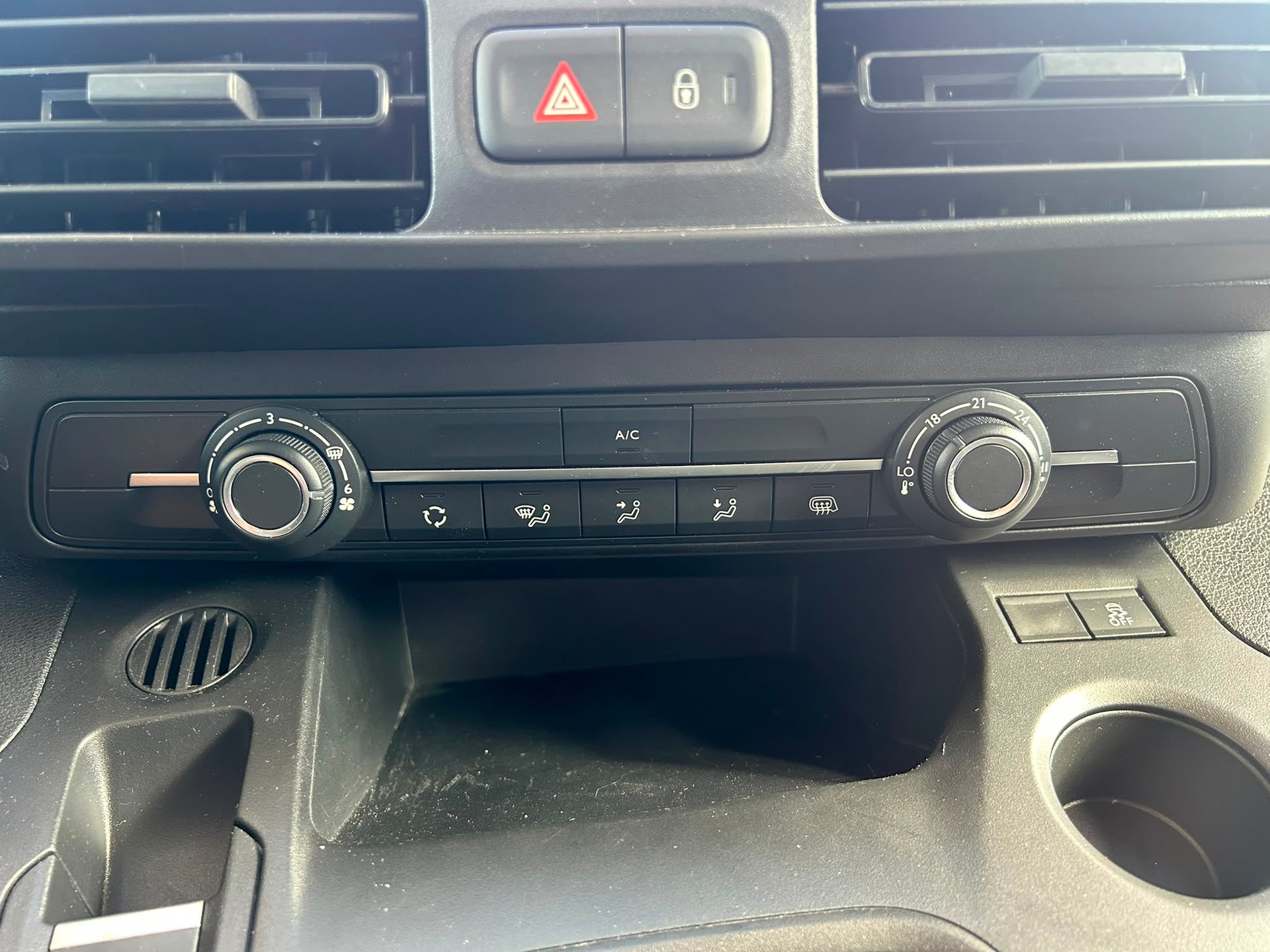 PEUGEOT Partner 1.5 Blue HDi s/s Premium 650kg-image-9