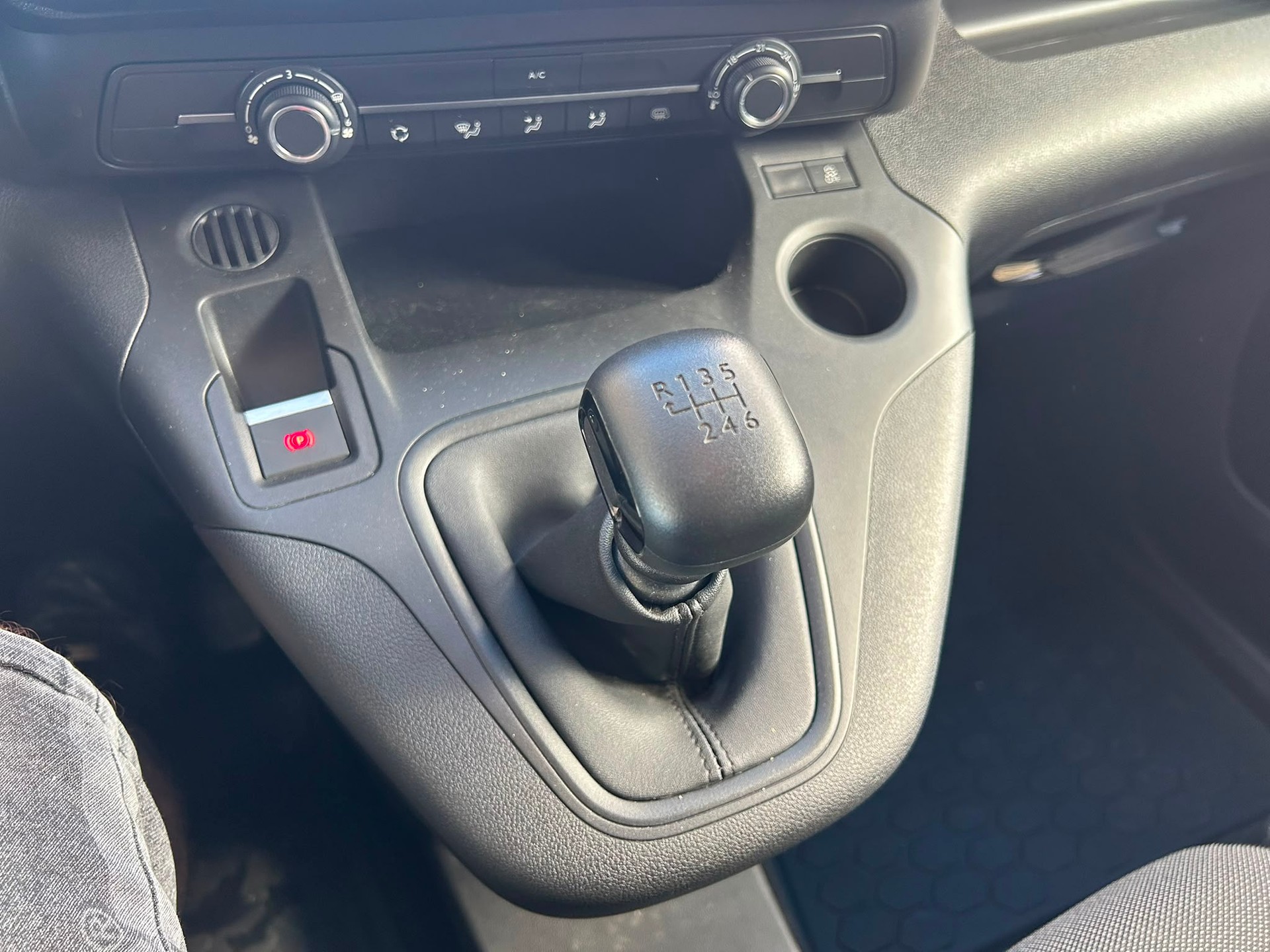PEUGEOT Partner 1.5 Blue HDi s/s Premium 650kg-image-8