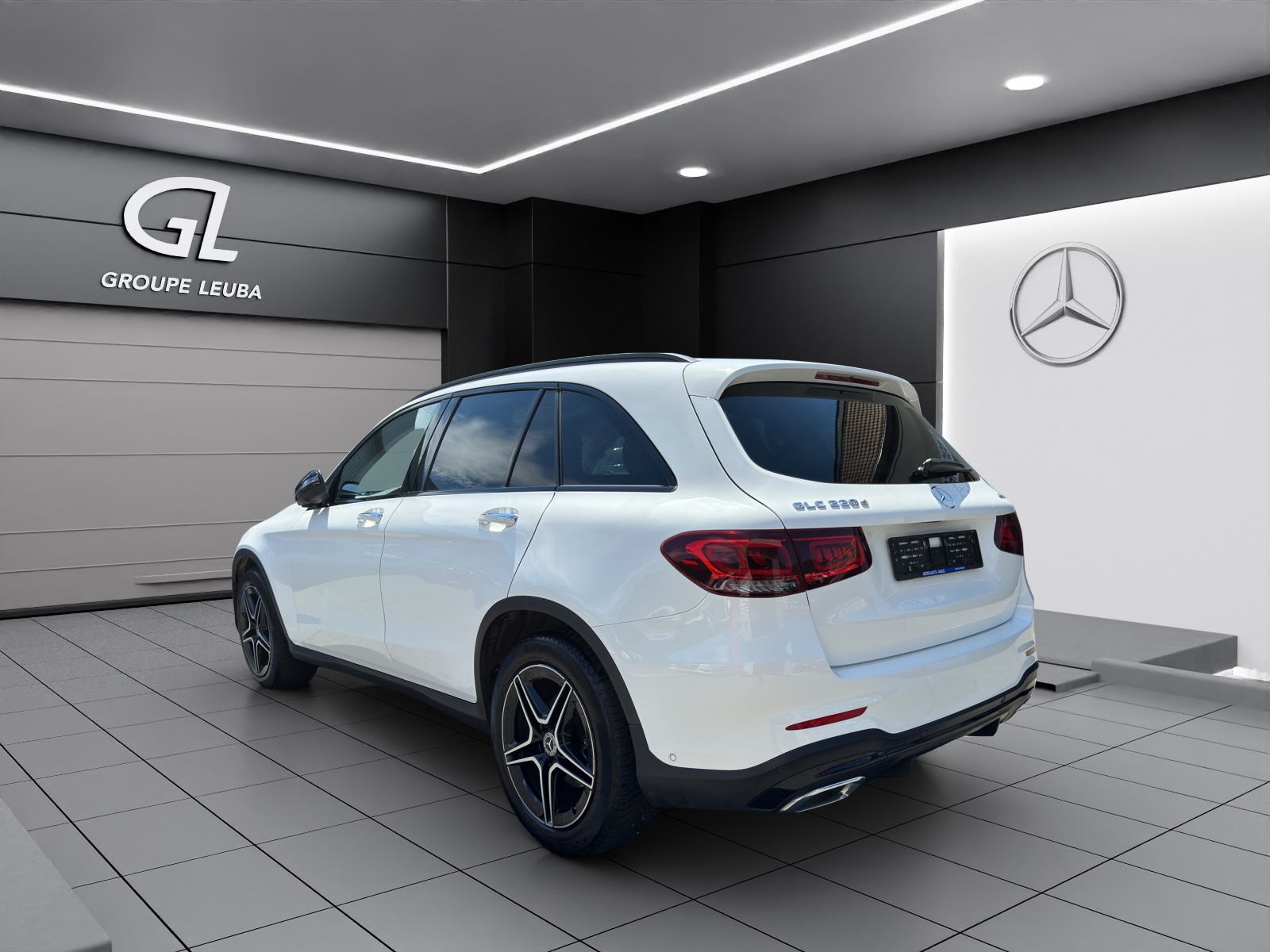 MERCEDES-BENZ GLC 220 d AMG Line 4Matic-image-3