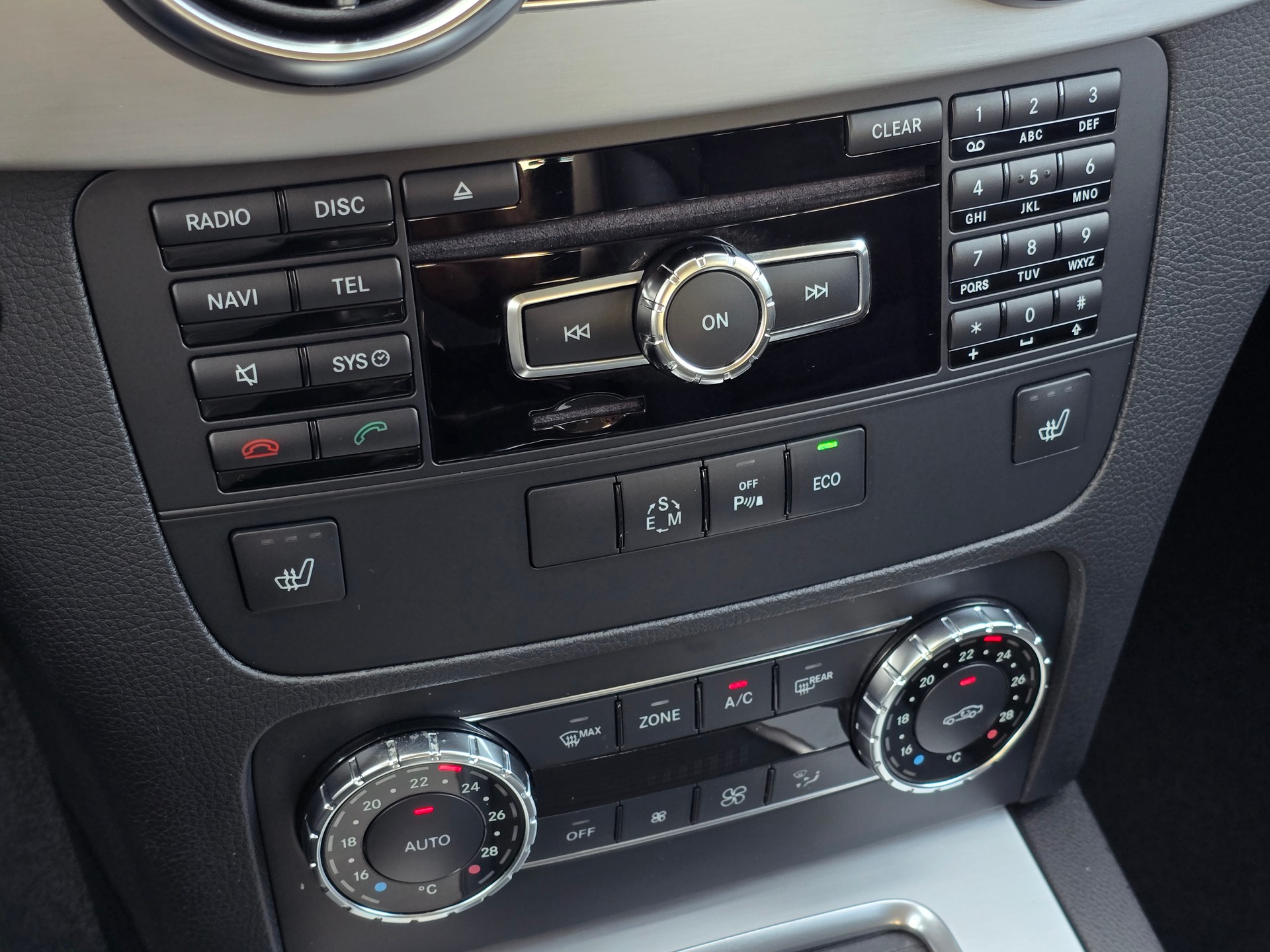 MERCEDES-BENZ GLK 250 4Matic 7G-Tronic AMG Line-image-22