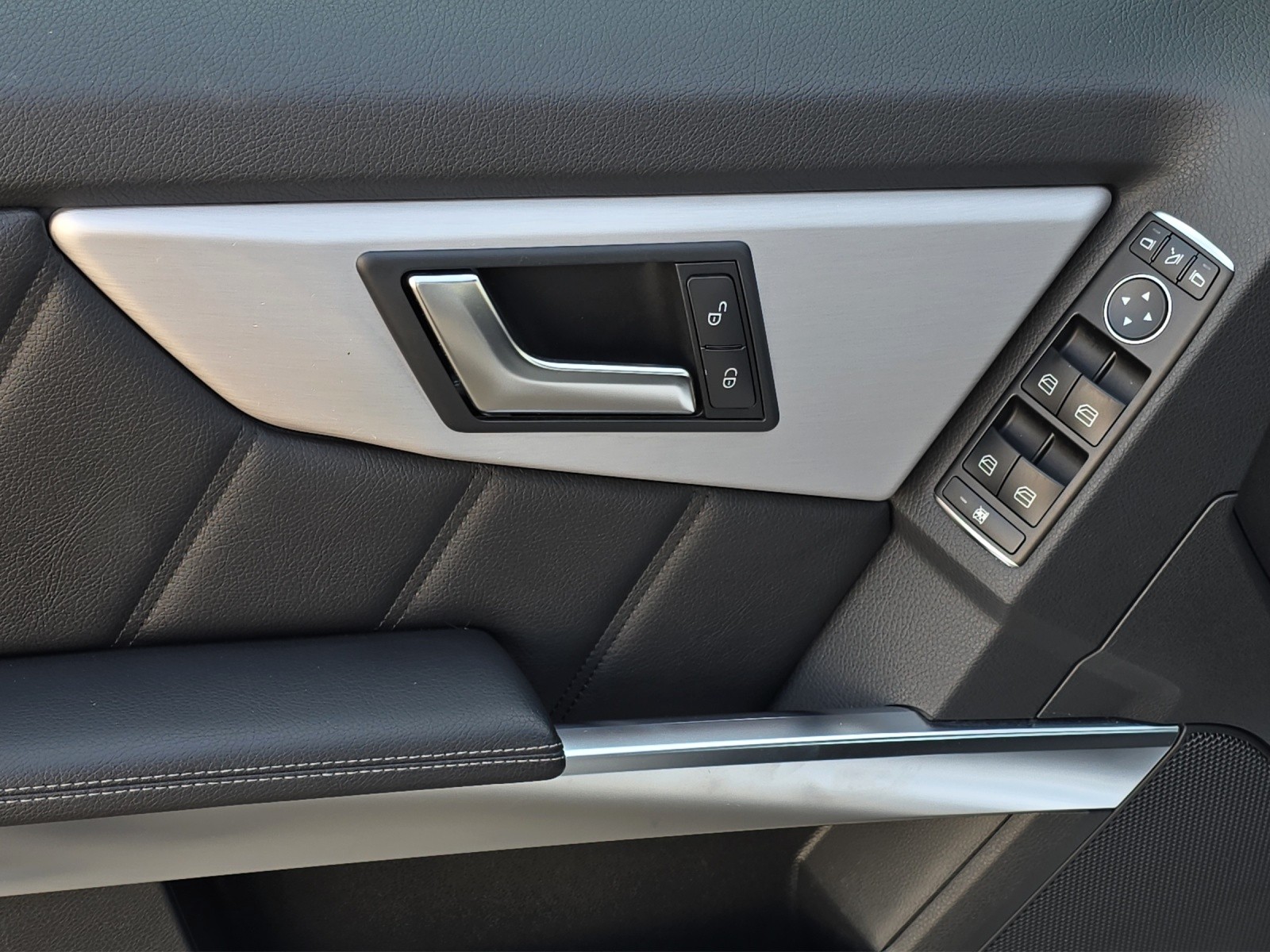 MERCEDES-BENZ GLK 250 4Matic 7G-Tronic AMG Line-image-25