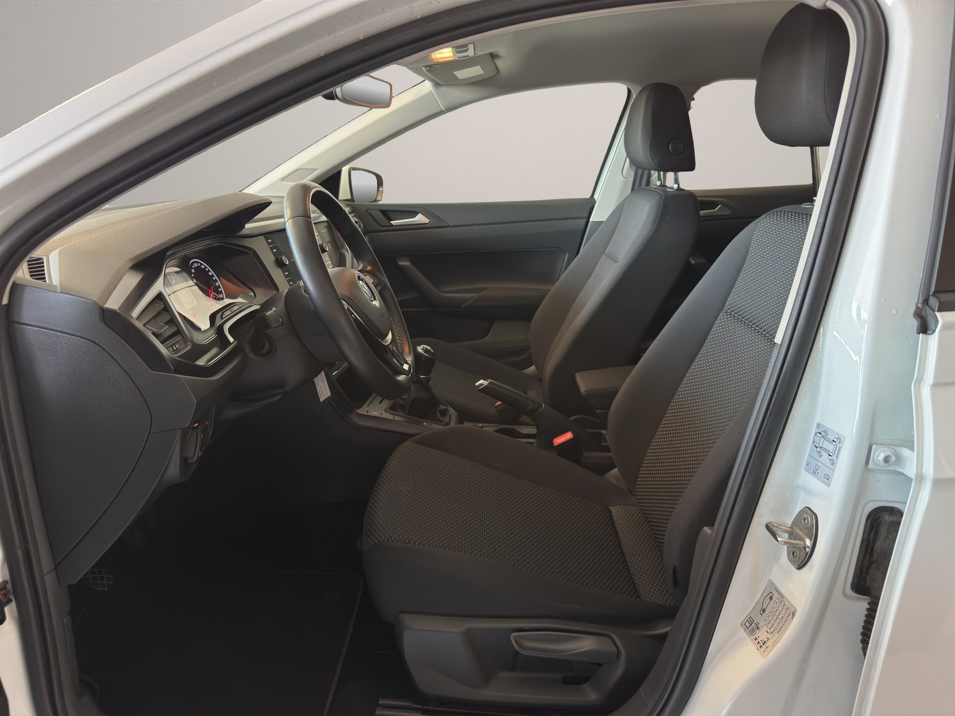 VW Polo 1.0 BMT Trendline-image-5