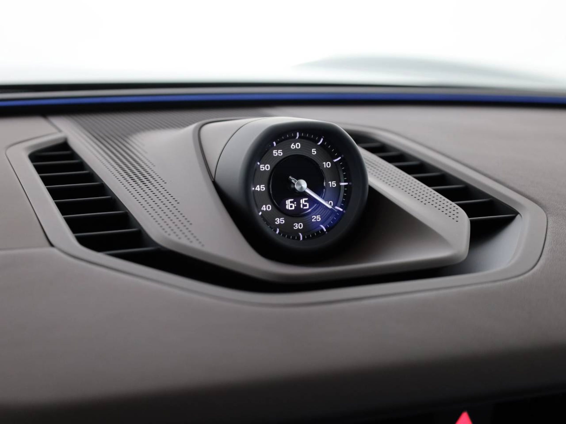 PORSCHE Cayenne Turbo Coupé Electric-image-11