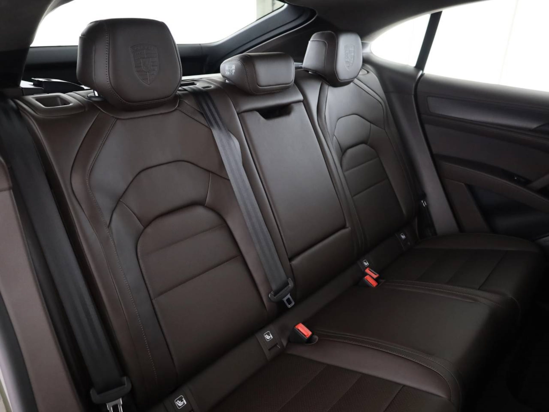 PORSCHE Cayenne Turbo Coupé Electric-image-17