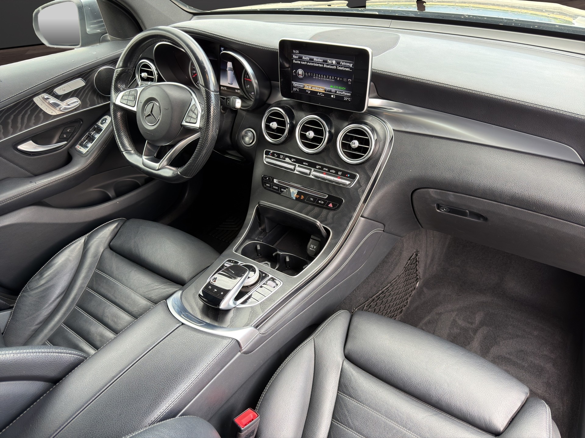 MERCEDES-BENZ GLC 250 d AMG Line 4Matic 9G-Tronic-image-19