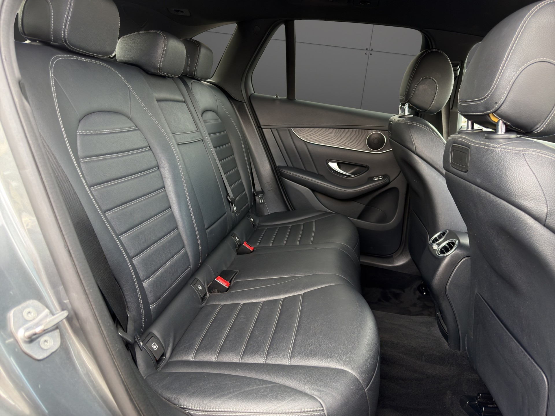 MERCEDES-BENZ GLC 250 d AMG Line 4Matic 9G-Tronic-image-22