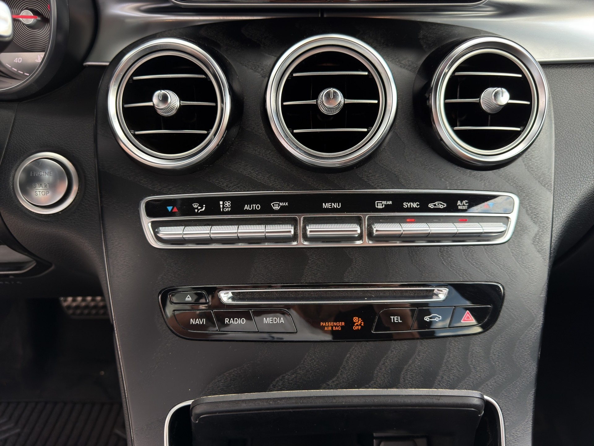 MERCEDES-BENZ GLC 250 d AMG Line 4Matic 9G-Tronic-image-15