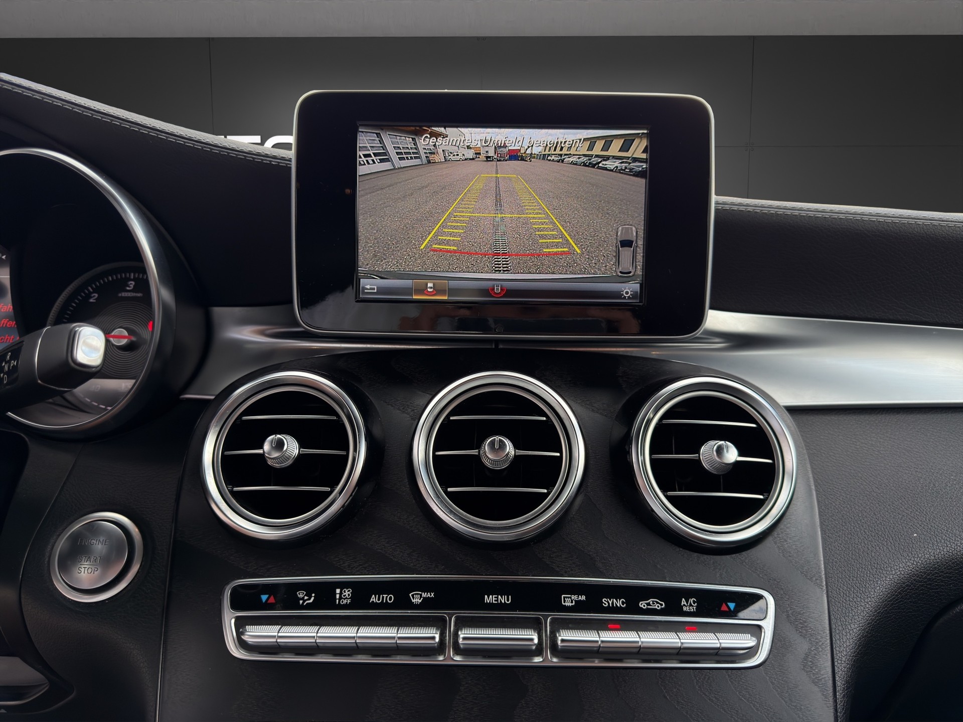 MERCEDES-BENZ GLC 250 d AMG Line 4Matic 9G-Tronic-image-14