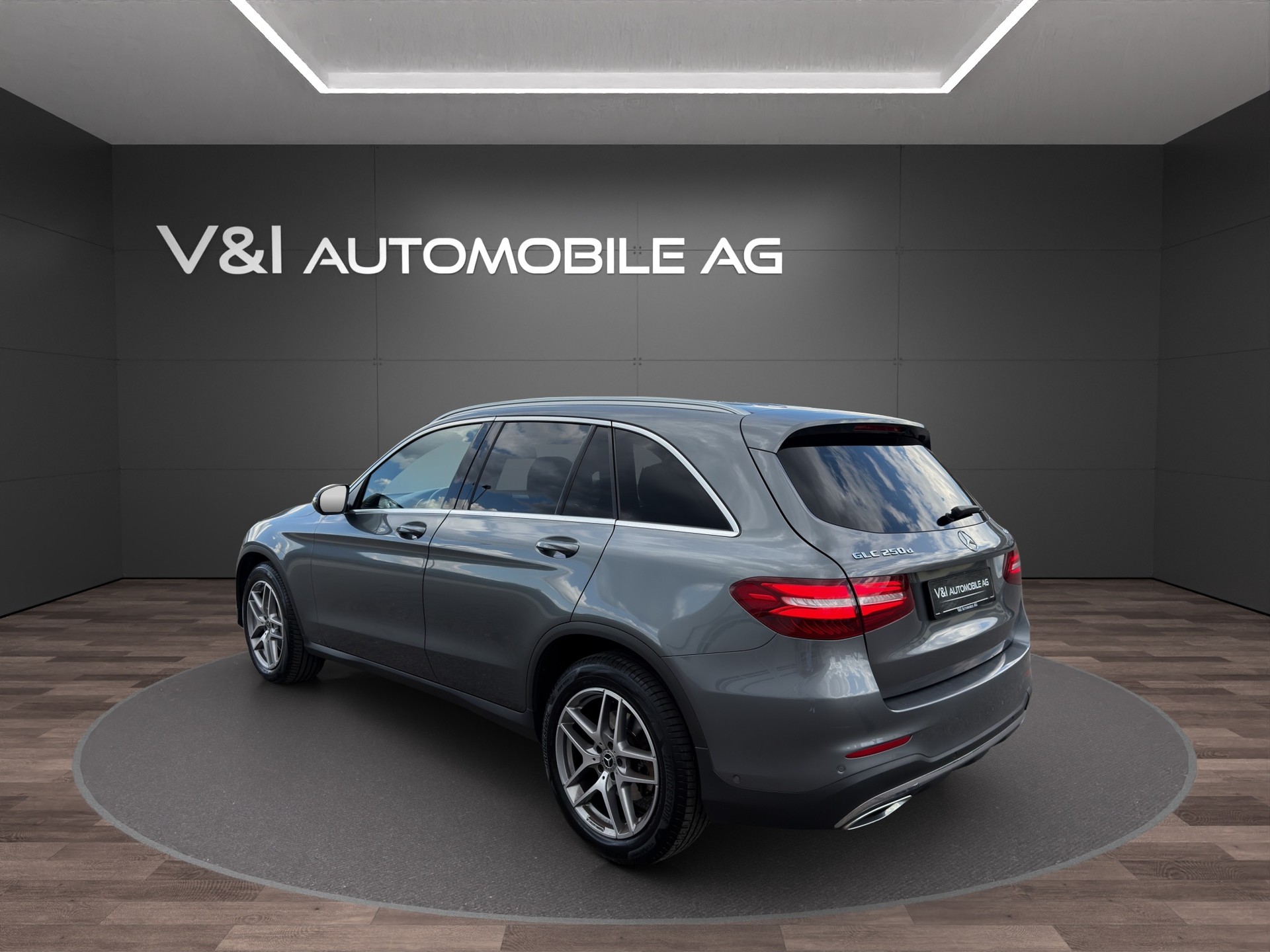 MERCEDES-BENZ GLC 250 d AMG Line 4Matic 9G-Tronic-showroom-element-3