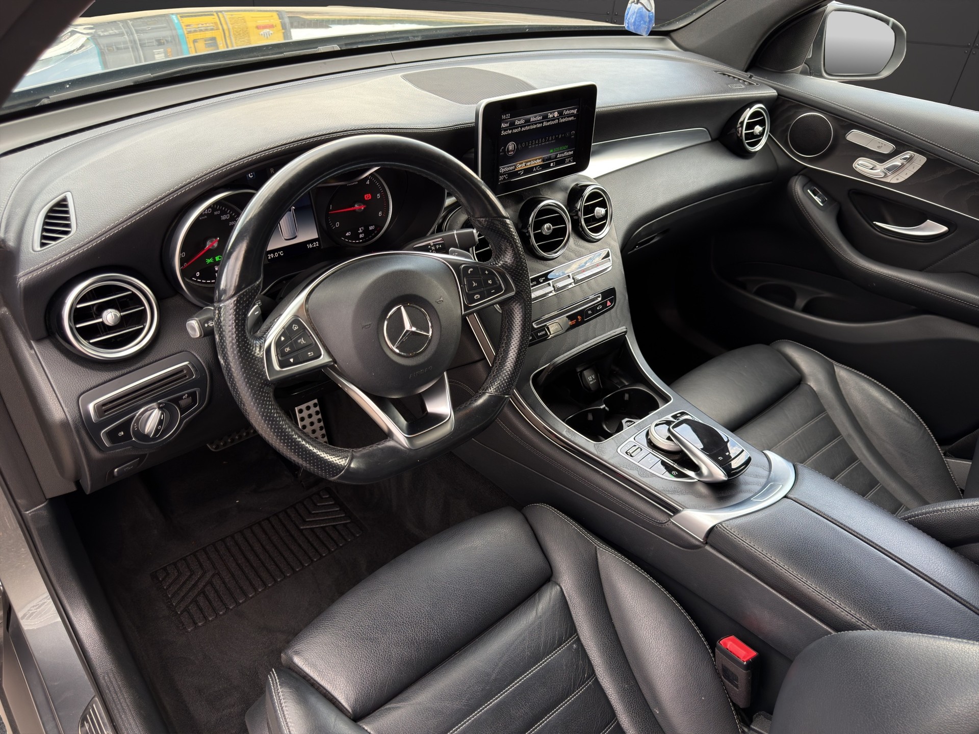 MERCEDES-BENZ GLC 250 d AMG Line 4Matic 9G-Tronic-image-9
