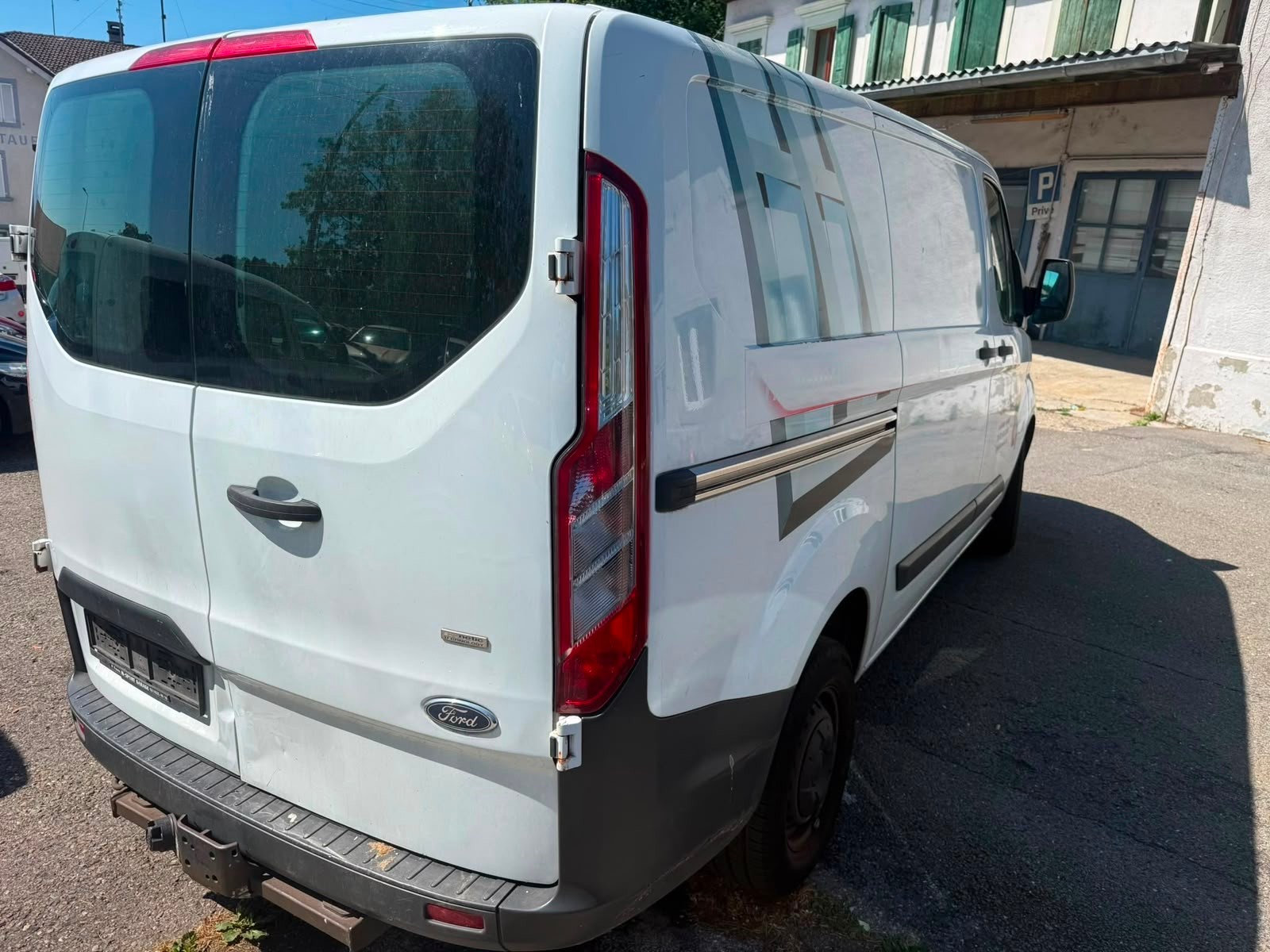 FORD Transit Custom Van 250 L1H1 Level 3-image-2