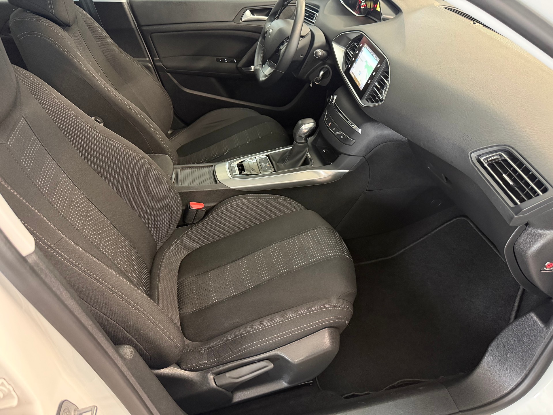 PEUGEOT 308 SW 1.2 THP Allure Automatic-image-10