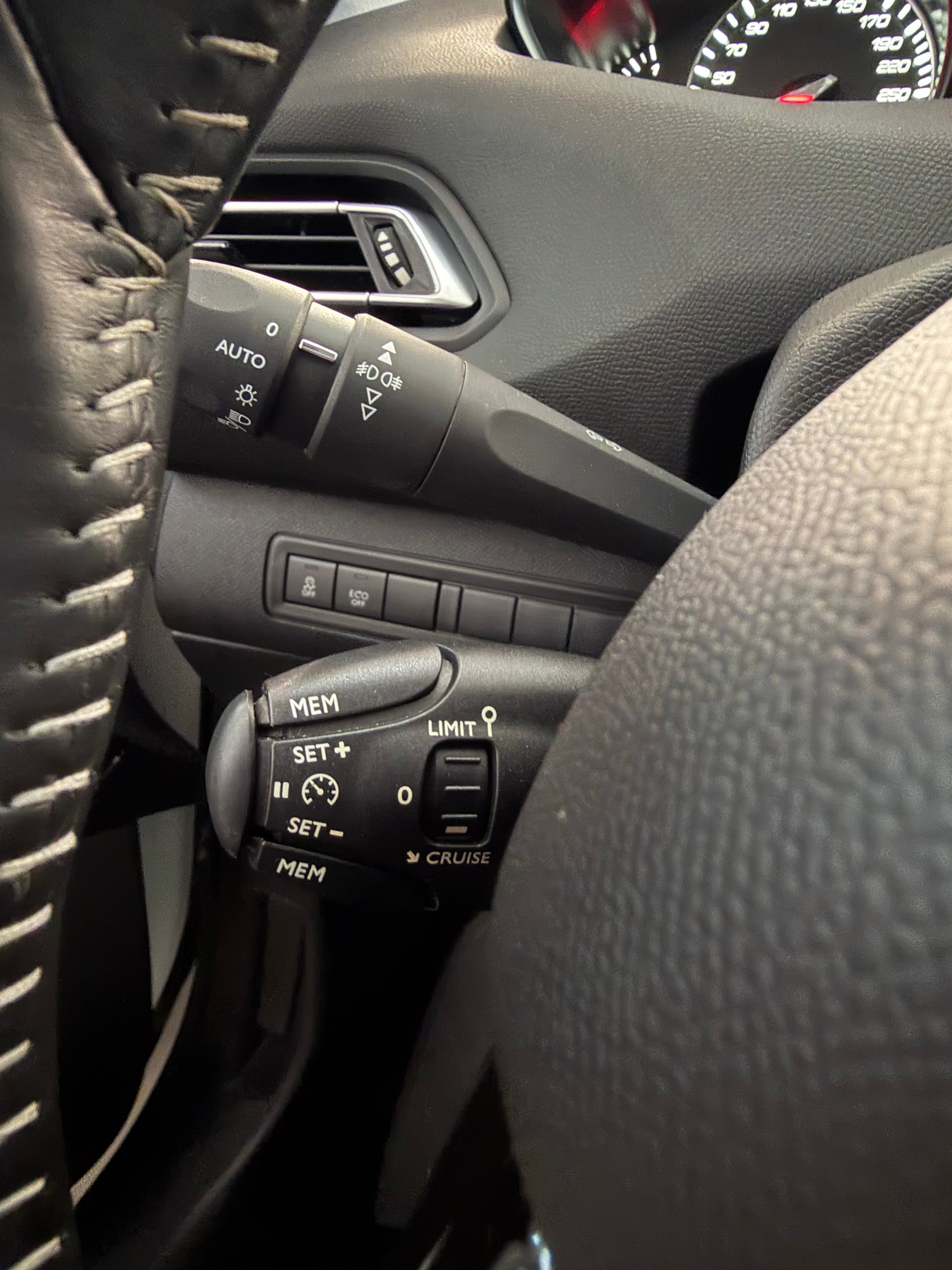 PEUGEOT 308 SW 1.2 THP Allure Automatic-image-13