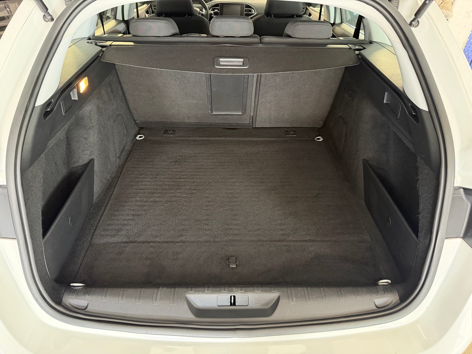 PEUGEOT 308 SW 1.2 THP Allure Automatic-image-18