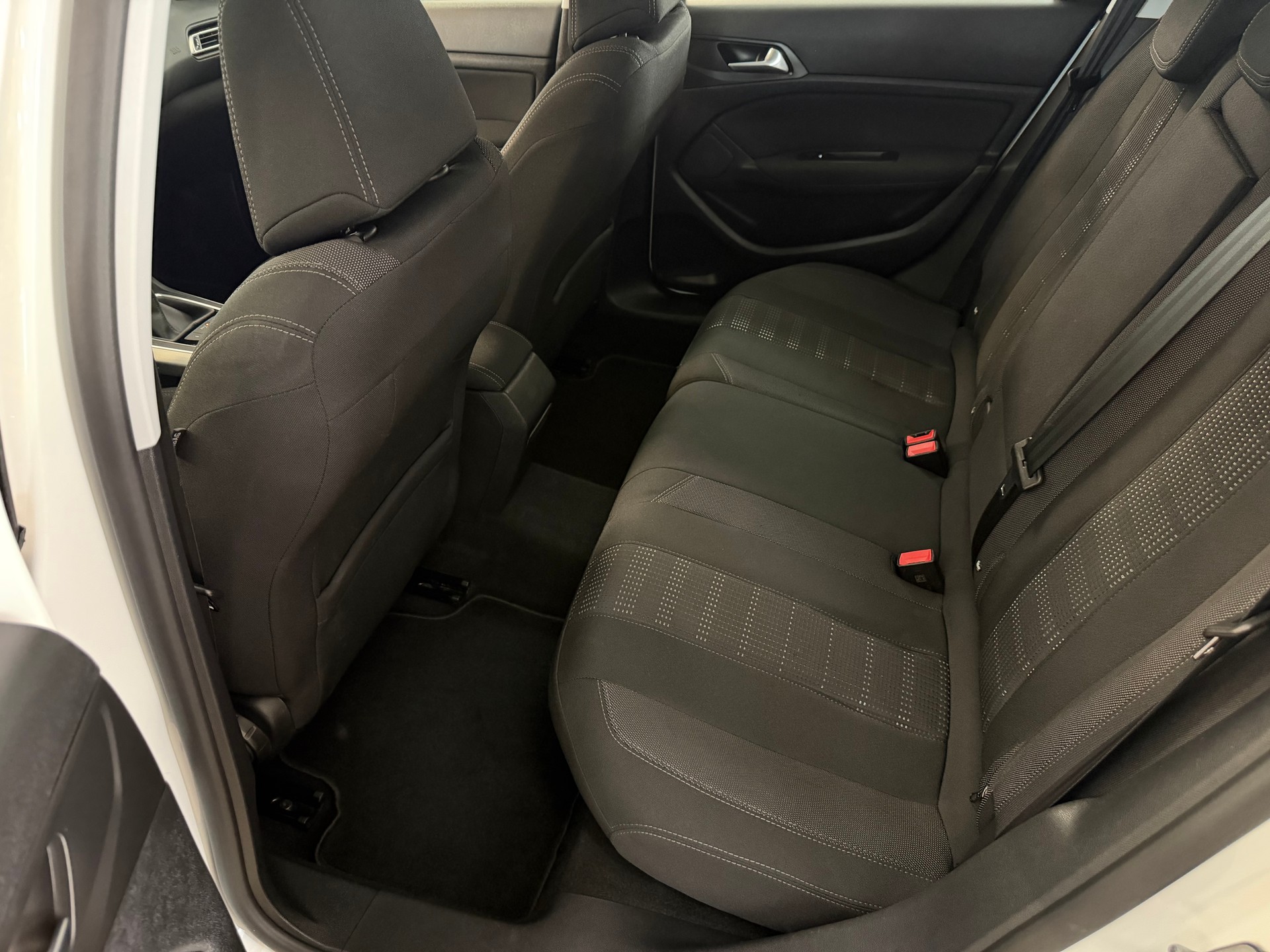 PEUGEOT 308 SW 1.2 THP Allure Automatic-image-16