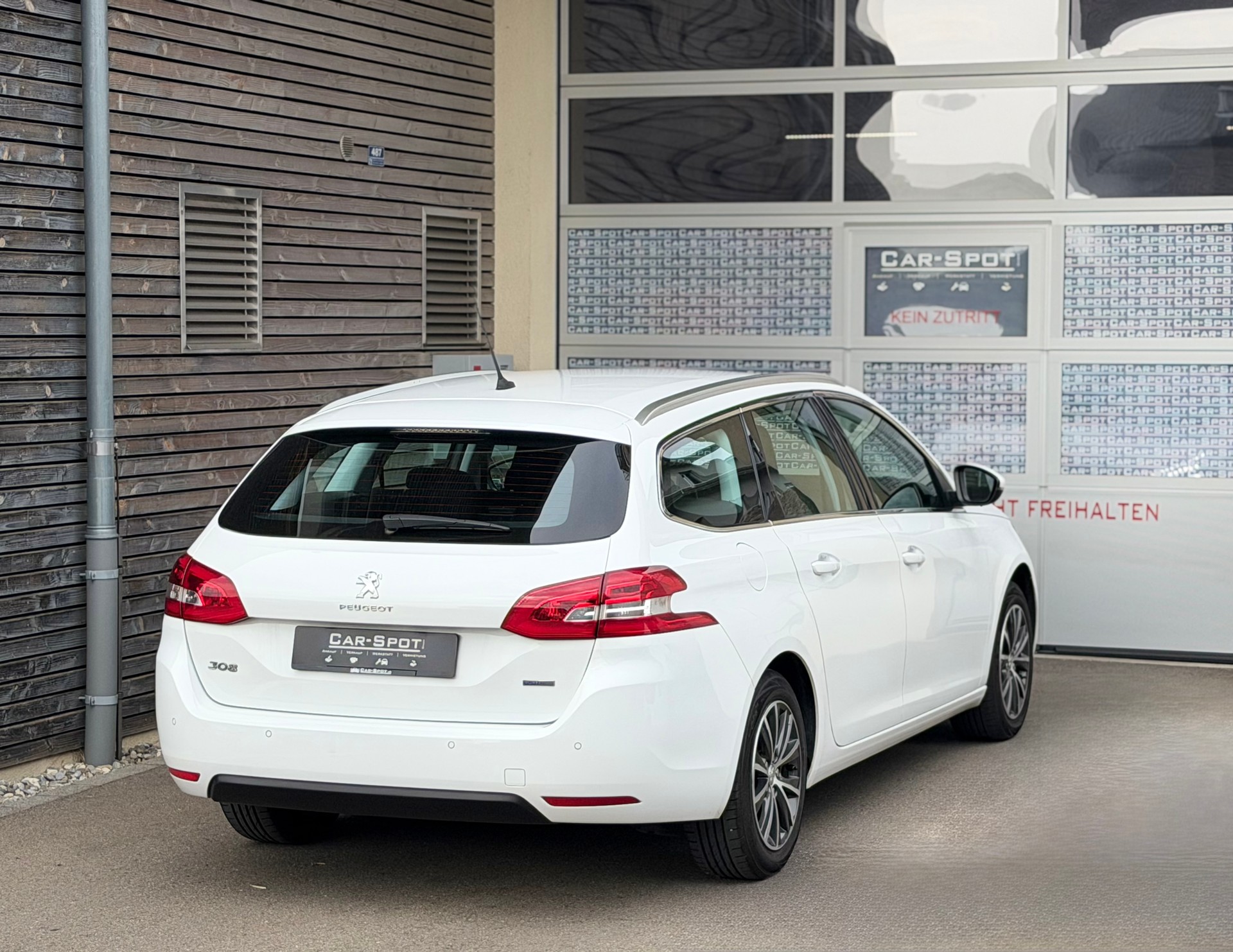PEUGEOT 308 SW 1.2 THP Allure Automatic-image-3