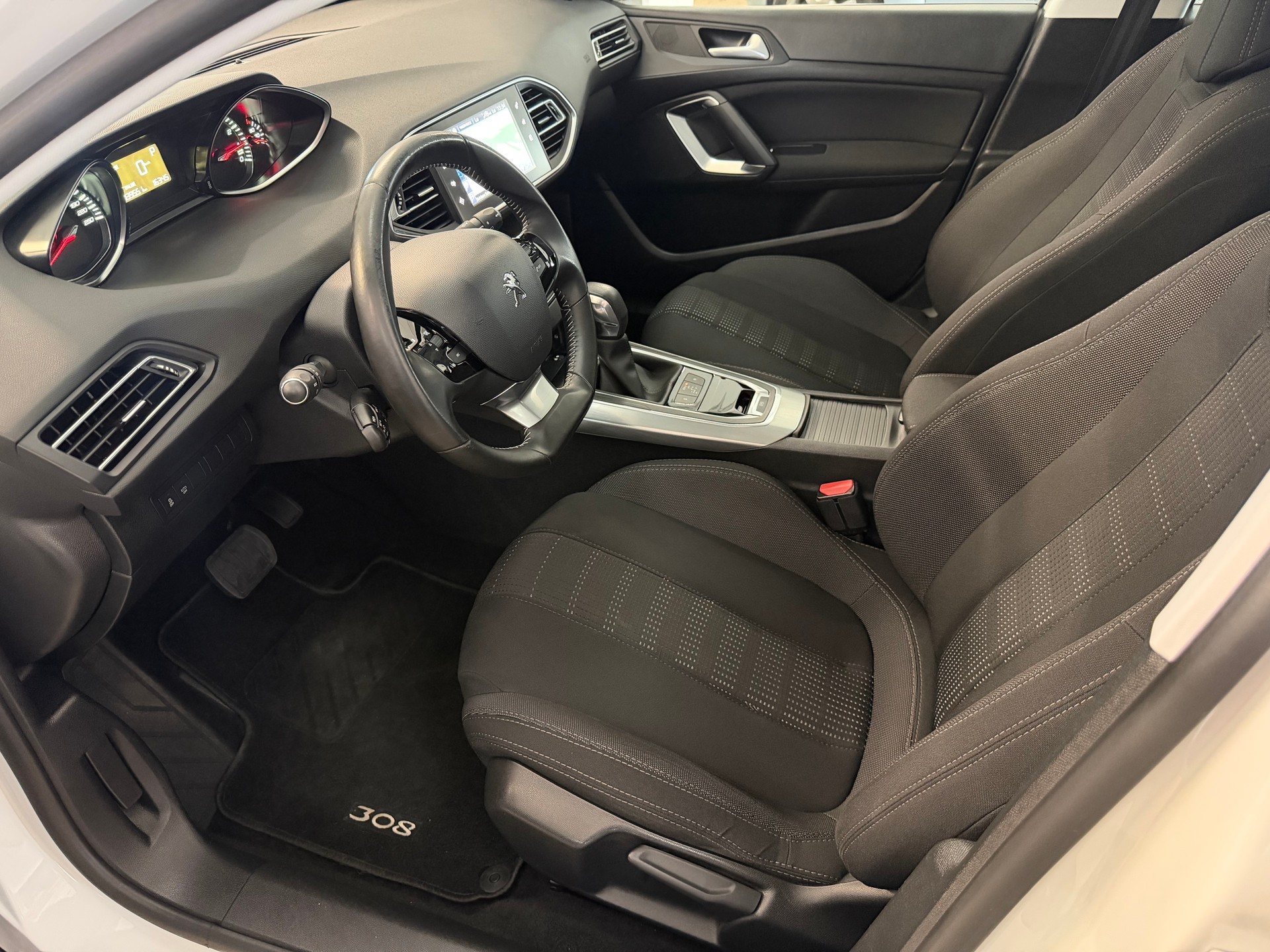 PEUGEOT 308 SW 1.2 THP Allure Automatic-image-9