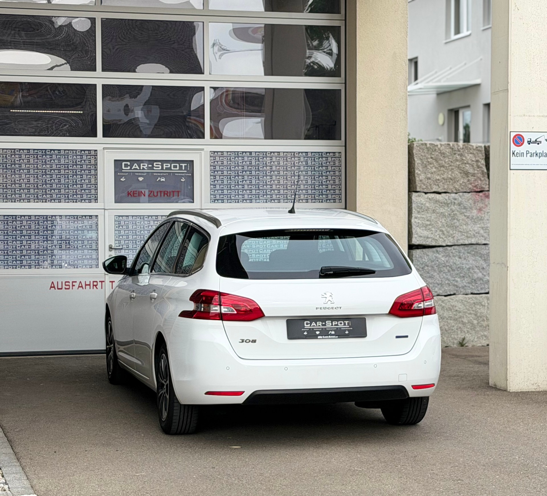 PEUGEOT 308 SW 1.2 THP Allure Automatic-image-5