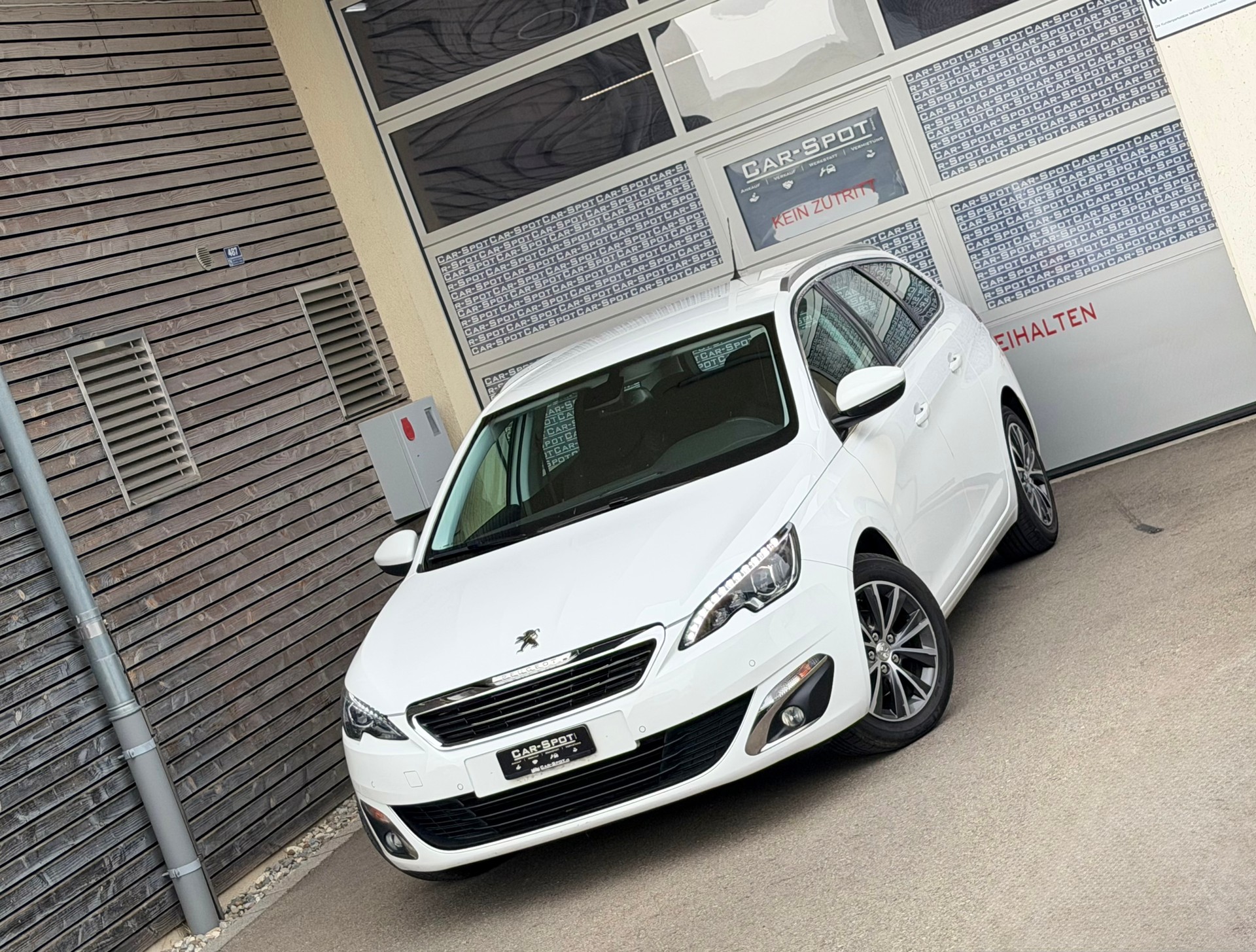 PEUGEOT 308 SW 1.2 THP Allure Automatic-image-0