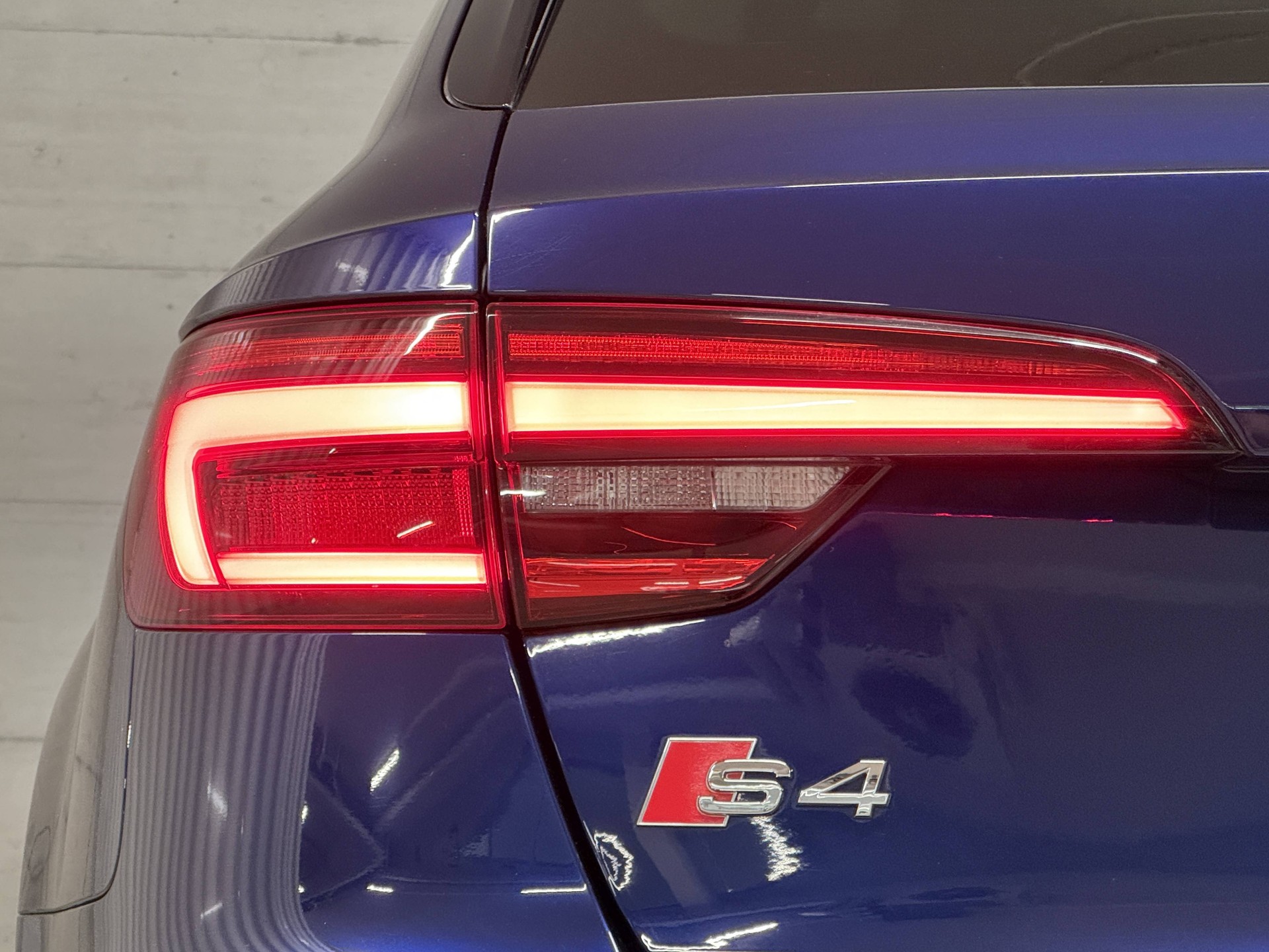 AUDI S4 Avant 3.0 TFSI quattro tiptronic-image-4