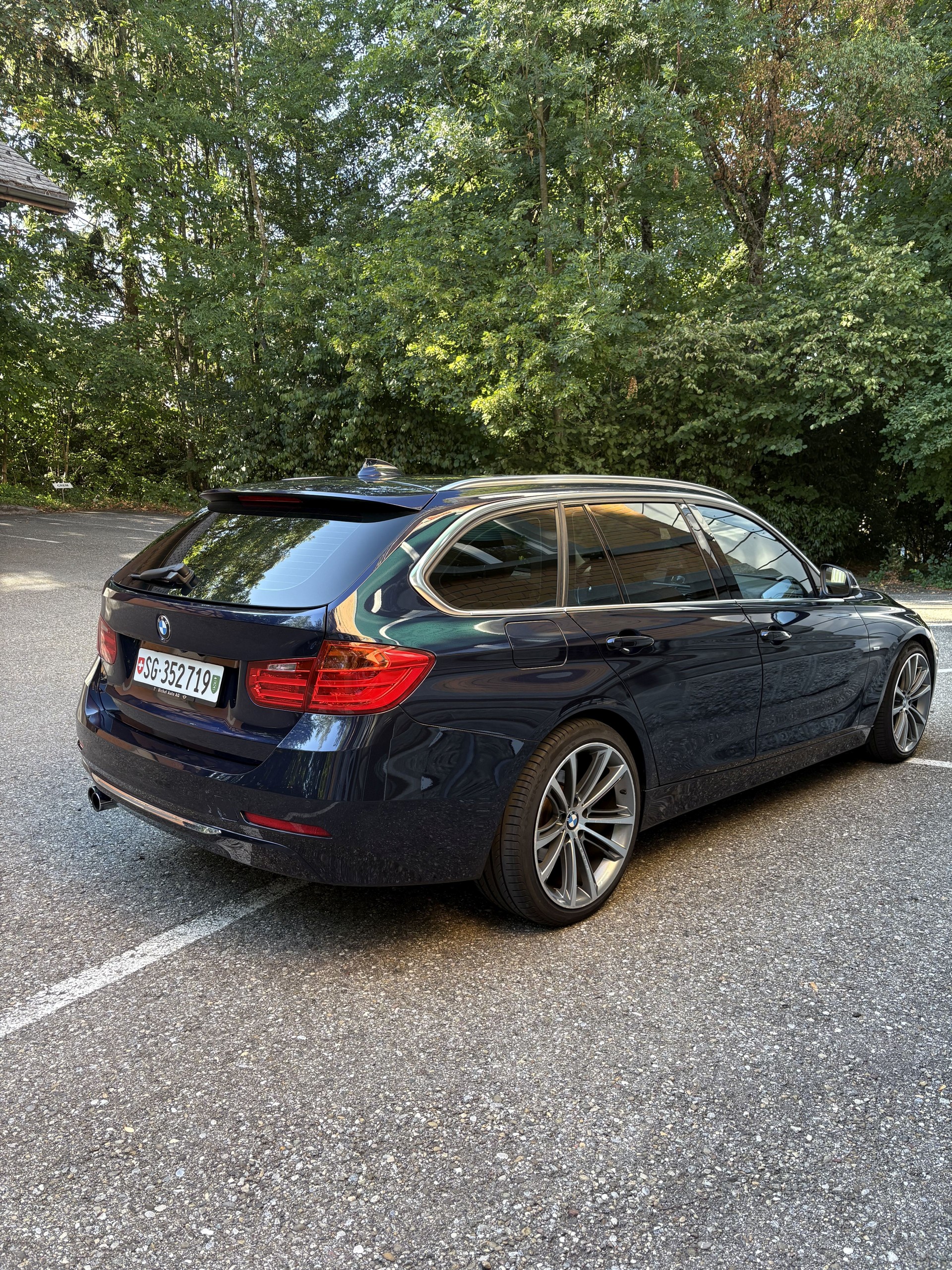 BMW 328i-image-0