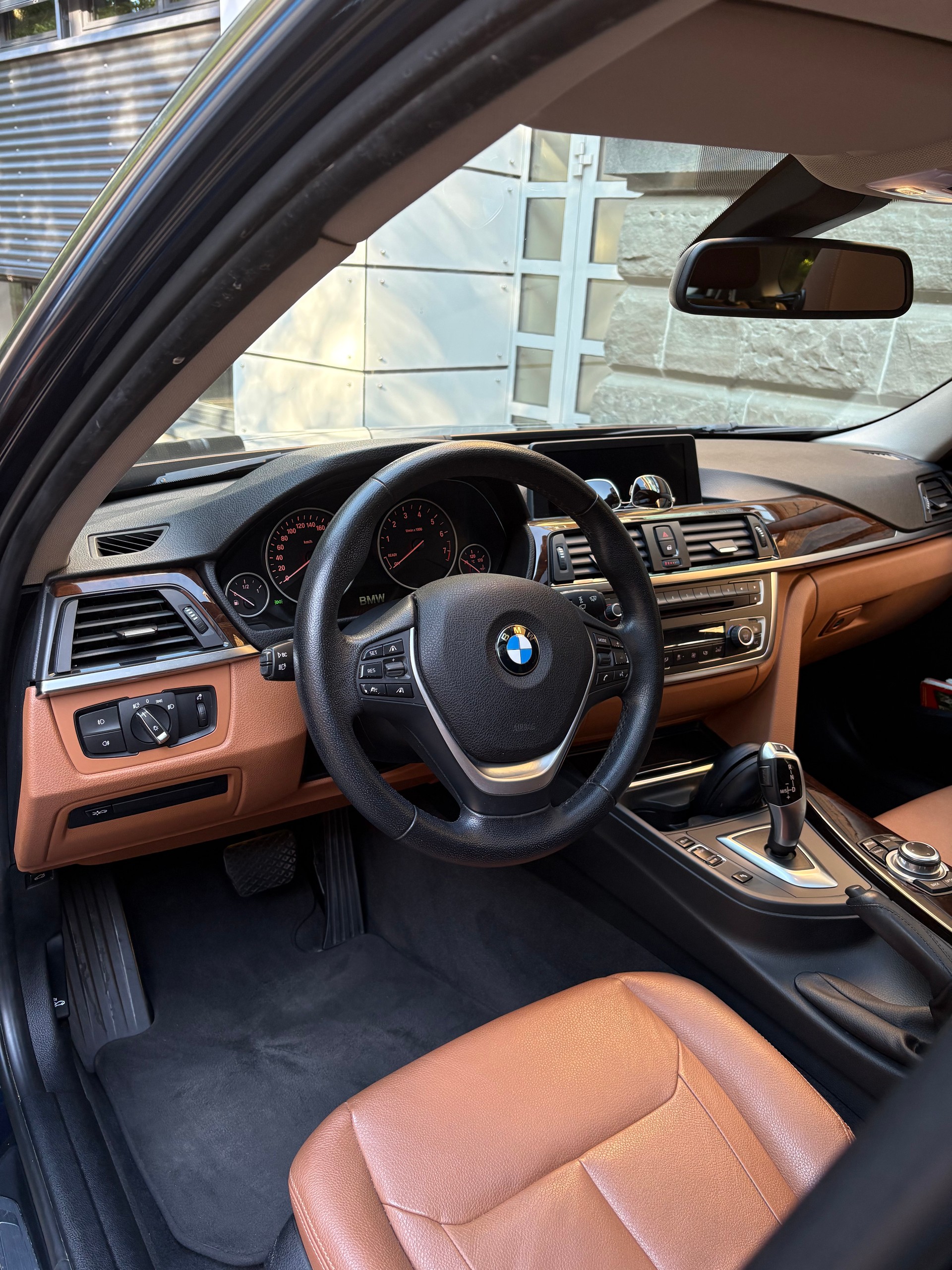 BMW 328i-image-2