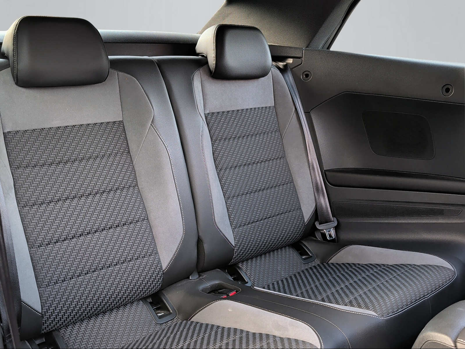 VW T-Roc Cabriolet 1.5 TSI EVO R-Line DSG-image-10