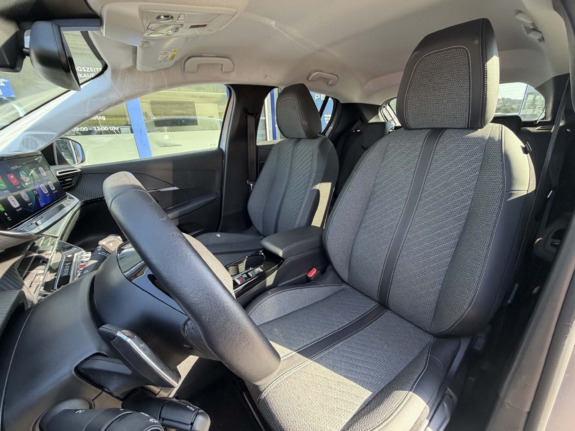 PEUGEOT 208 1.2 Hybrid Allure 5 Jahre Garantie-image-7