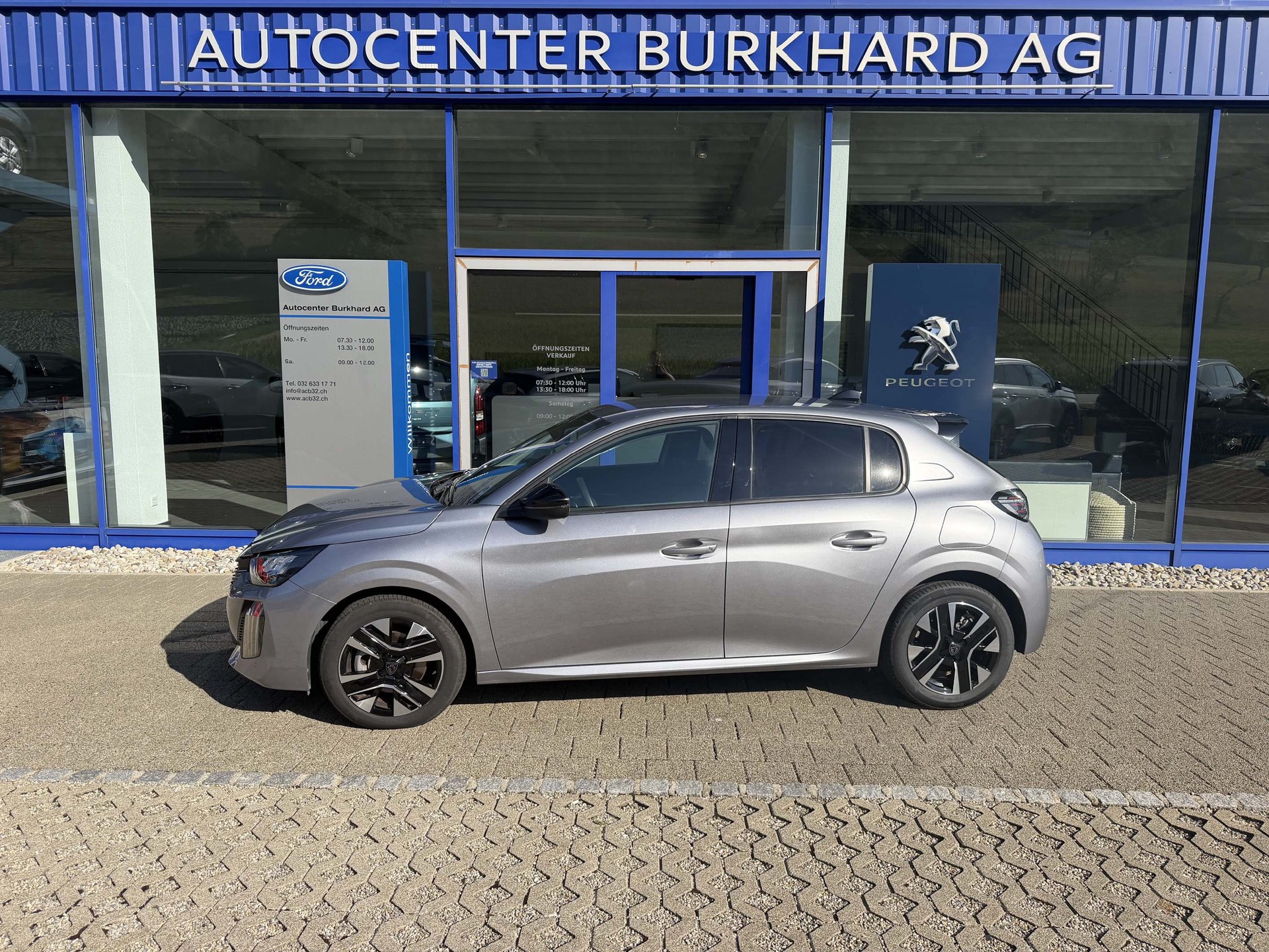 PEUGEOT 208 1.2 Hybrid Allure 5 Jahre Garantie-image-0