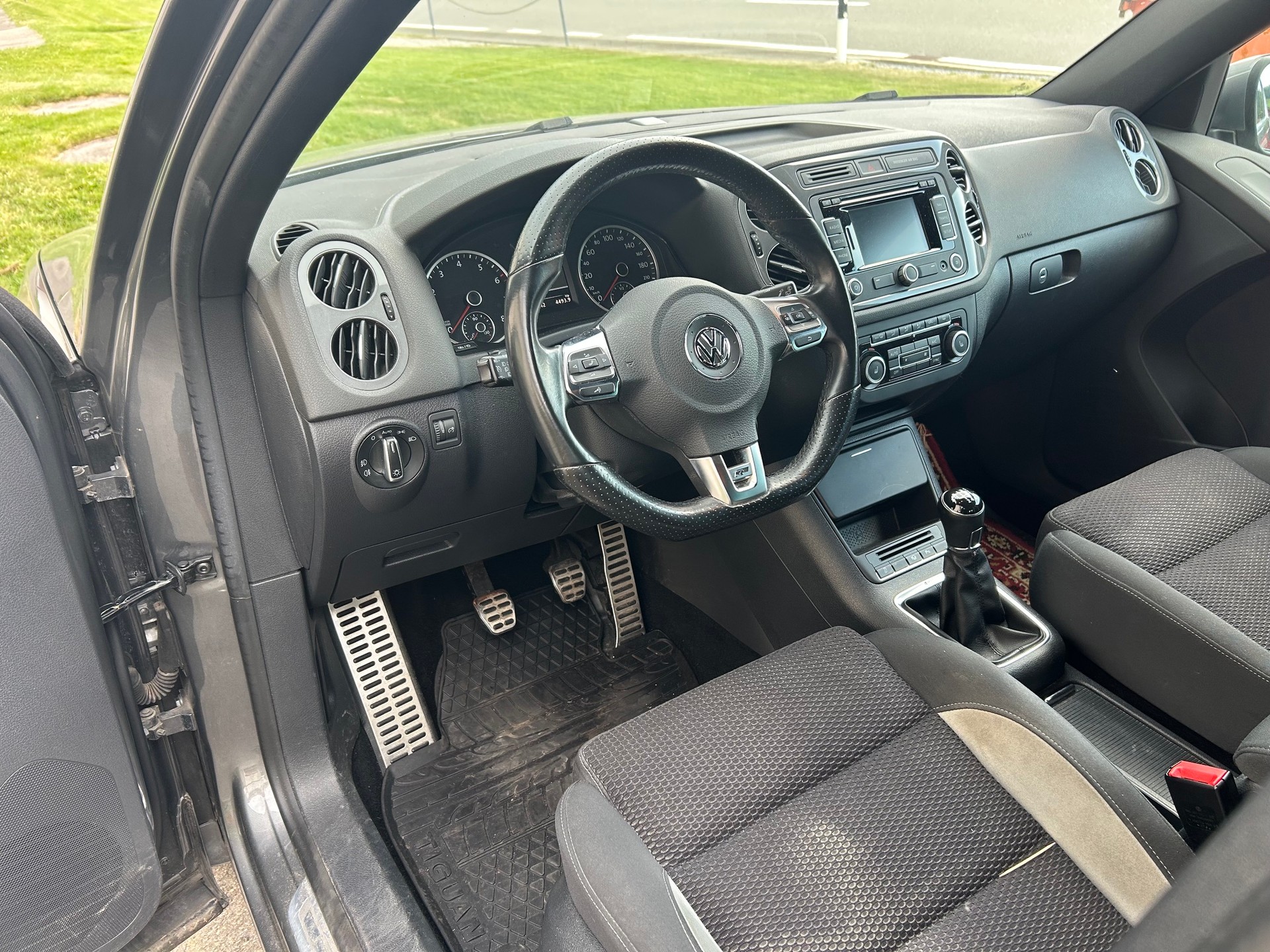 VW 2.0 TSI 210 R-Line Design-image-2