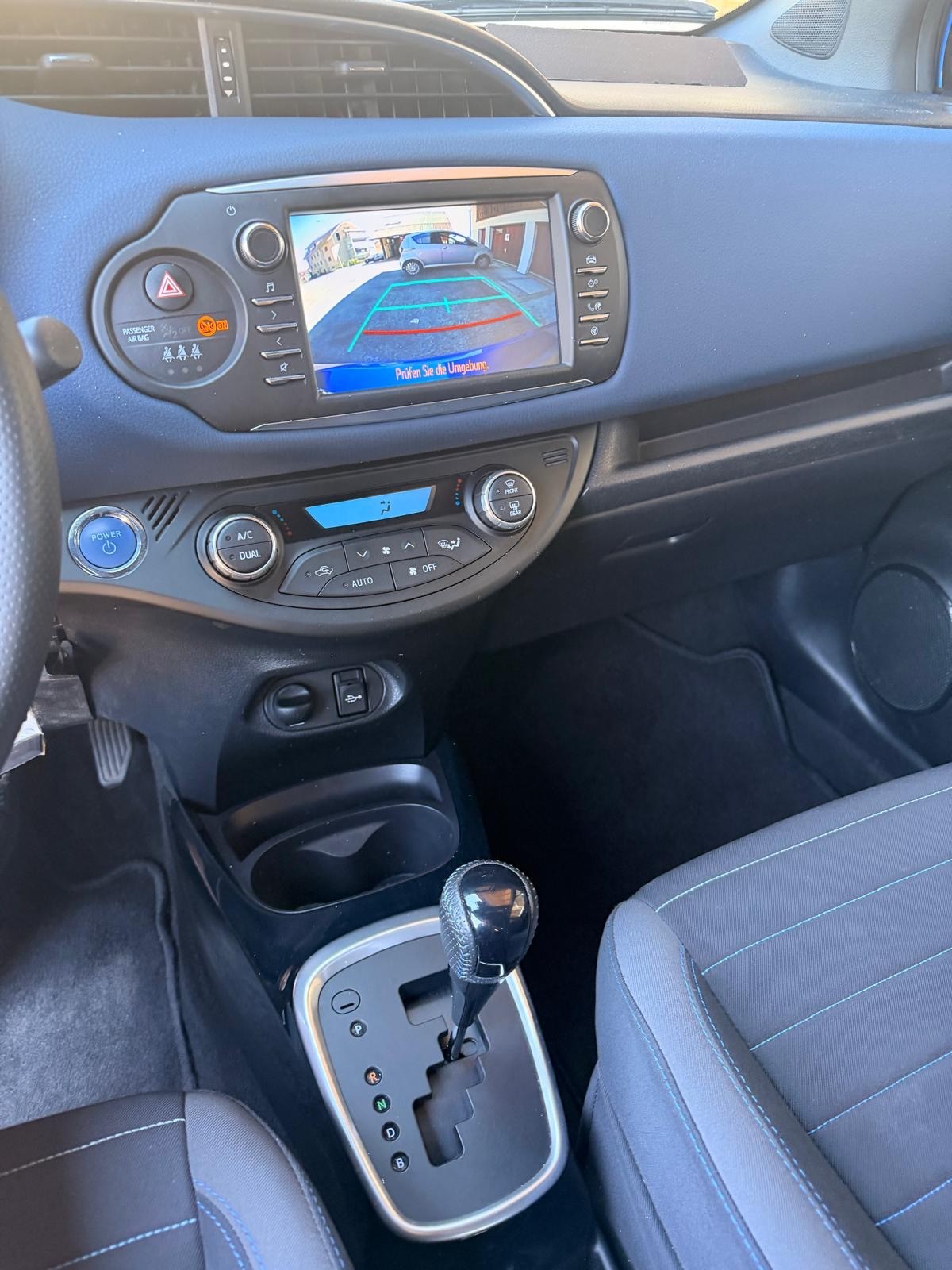 TOYOTA Yaris 1.5 VVT-i Hybrid Comfort e-CVT-image-14