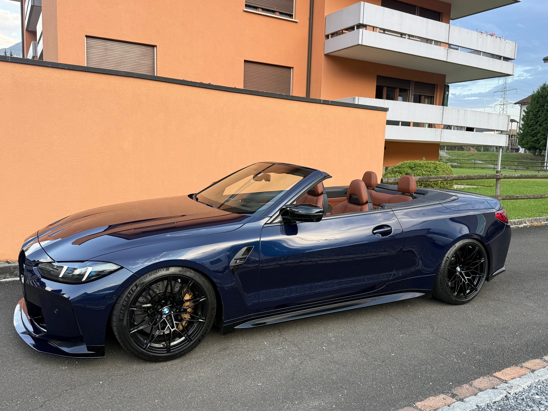 BMW M4 Cabrio Competition M xDrive-image-3