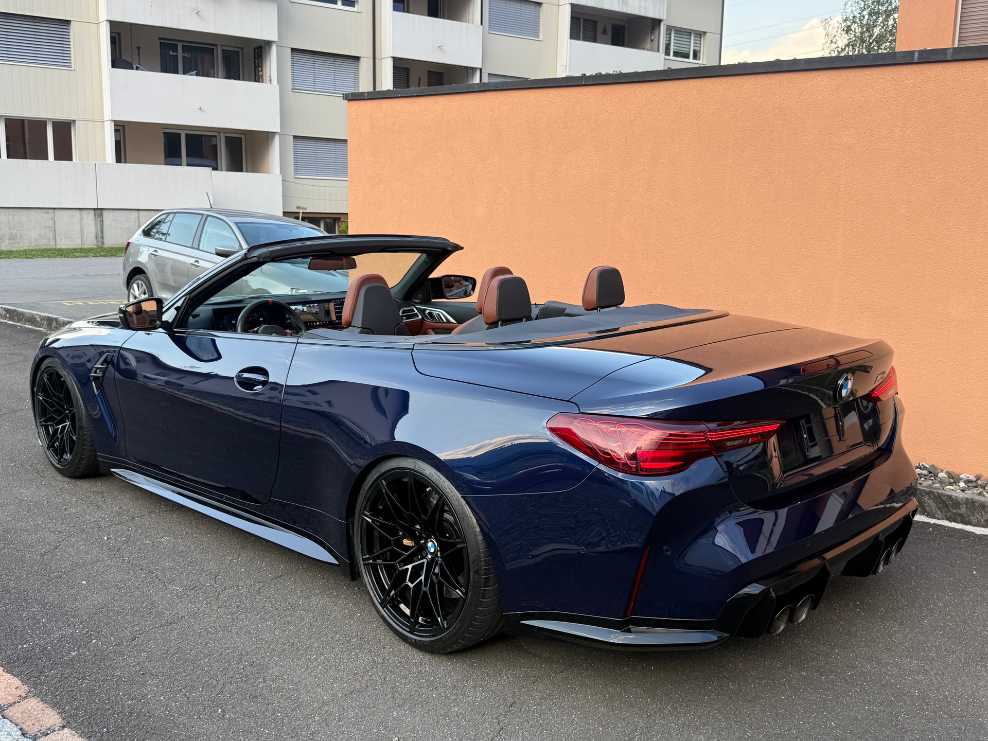 BMW M4 Cabrio Competition M xDrive-image-4