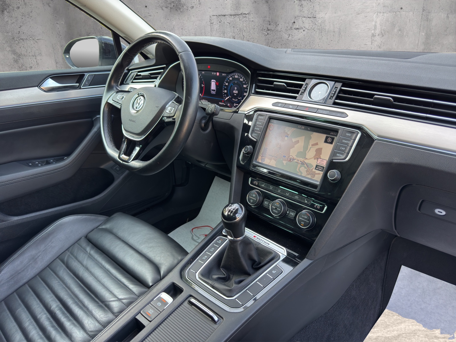 VW Passat Variant 2.0 TDI SCR BMT Highline 4Motion-image-12