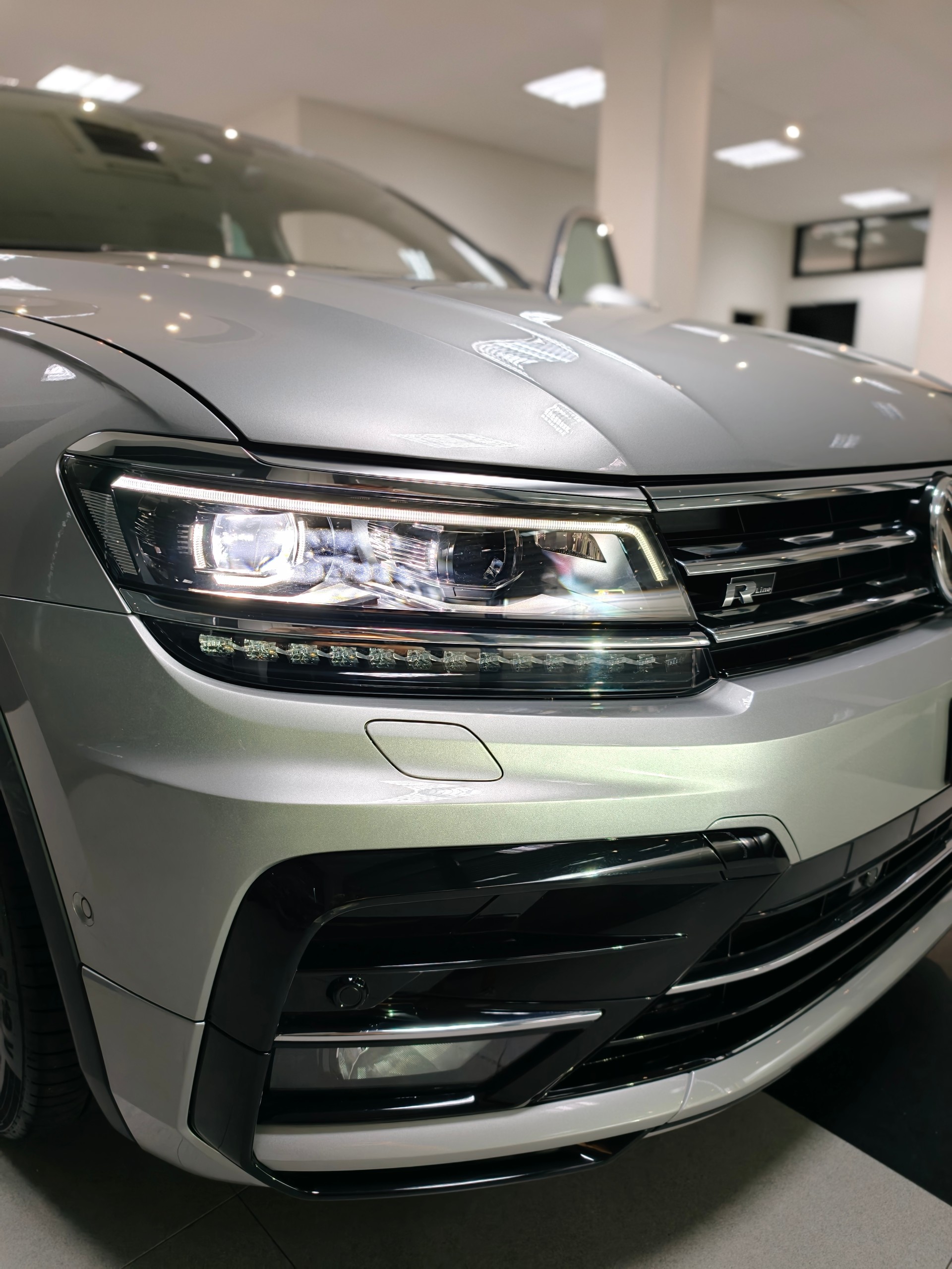 VW Tiguan 2.0 TDI R-Line DSG 4Motion-image-8