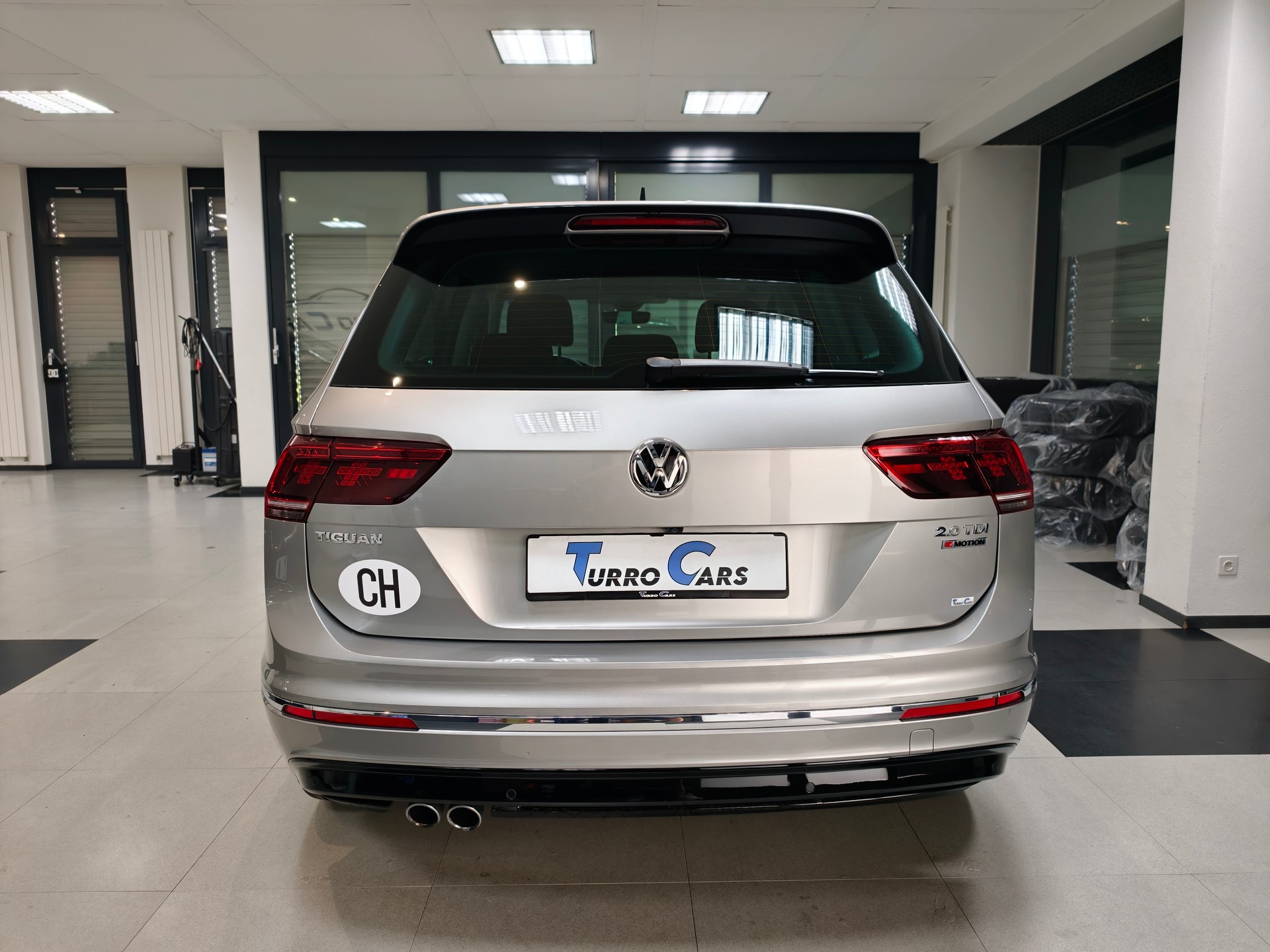 VW Tiguan 2.0 TDI R-Line DSG 4Motion-image-6