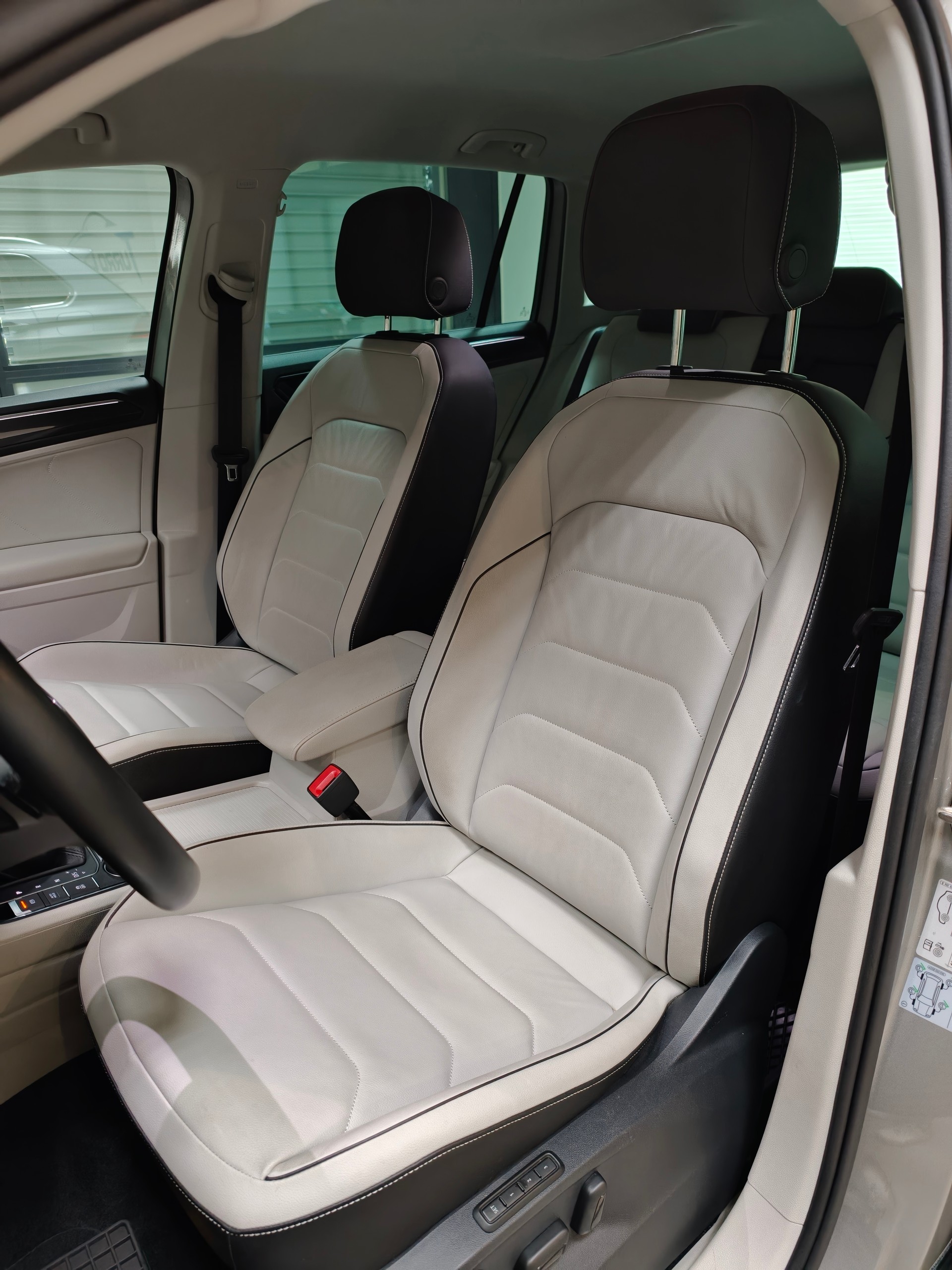VW Tiguan 2.0 TDI R-Line DSG 4Motion-image-11