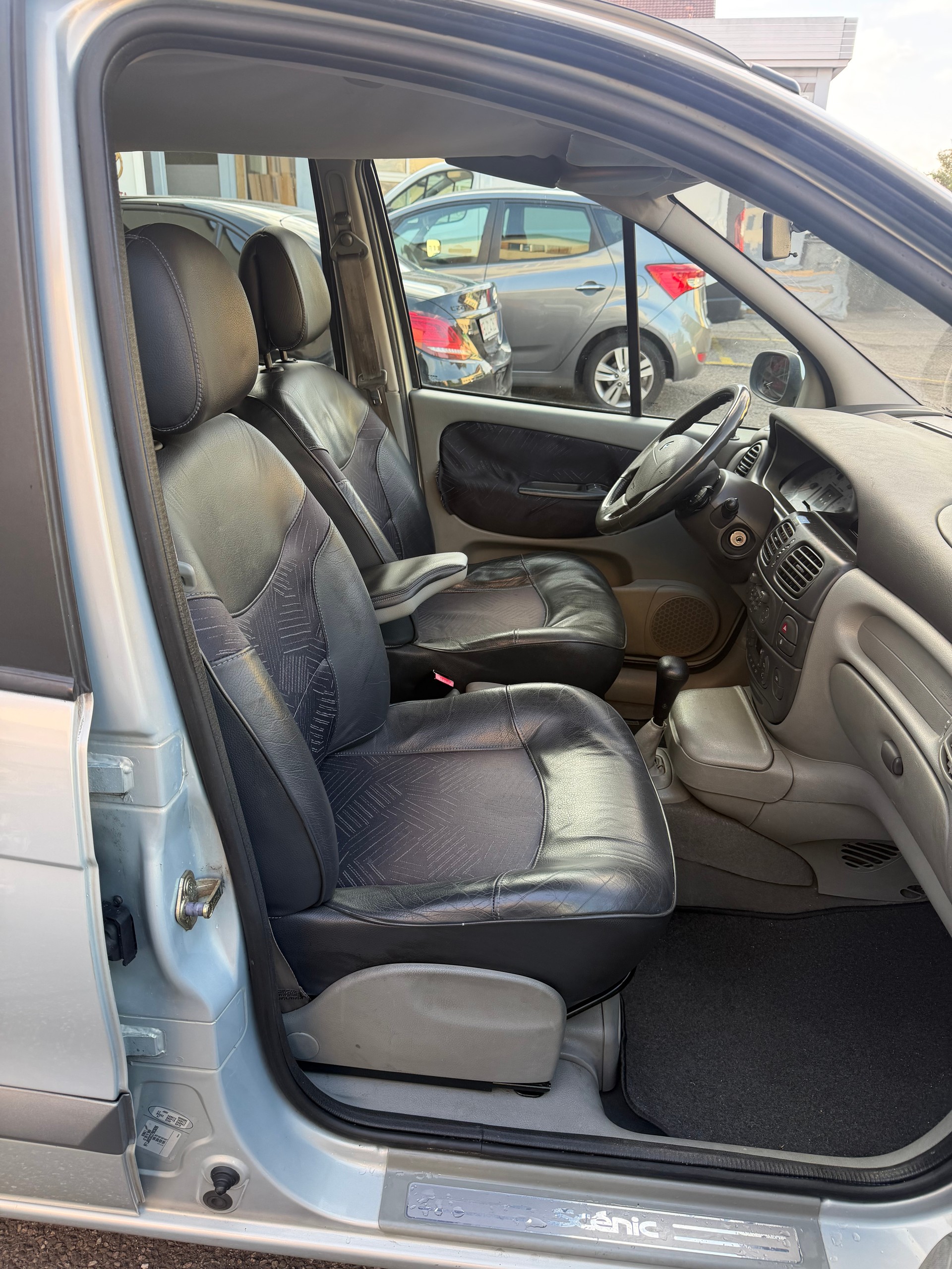 RENAULT Scénic 2.0 16V Fairway-image-11