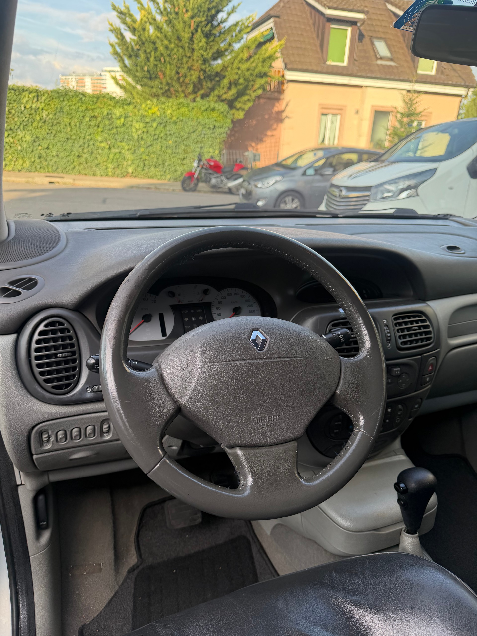 RENAULT Scénic 2.0 16V Fairway-image-8