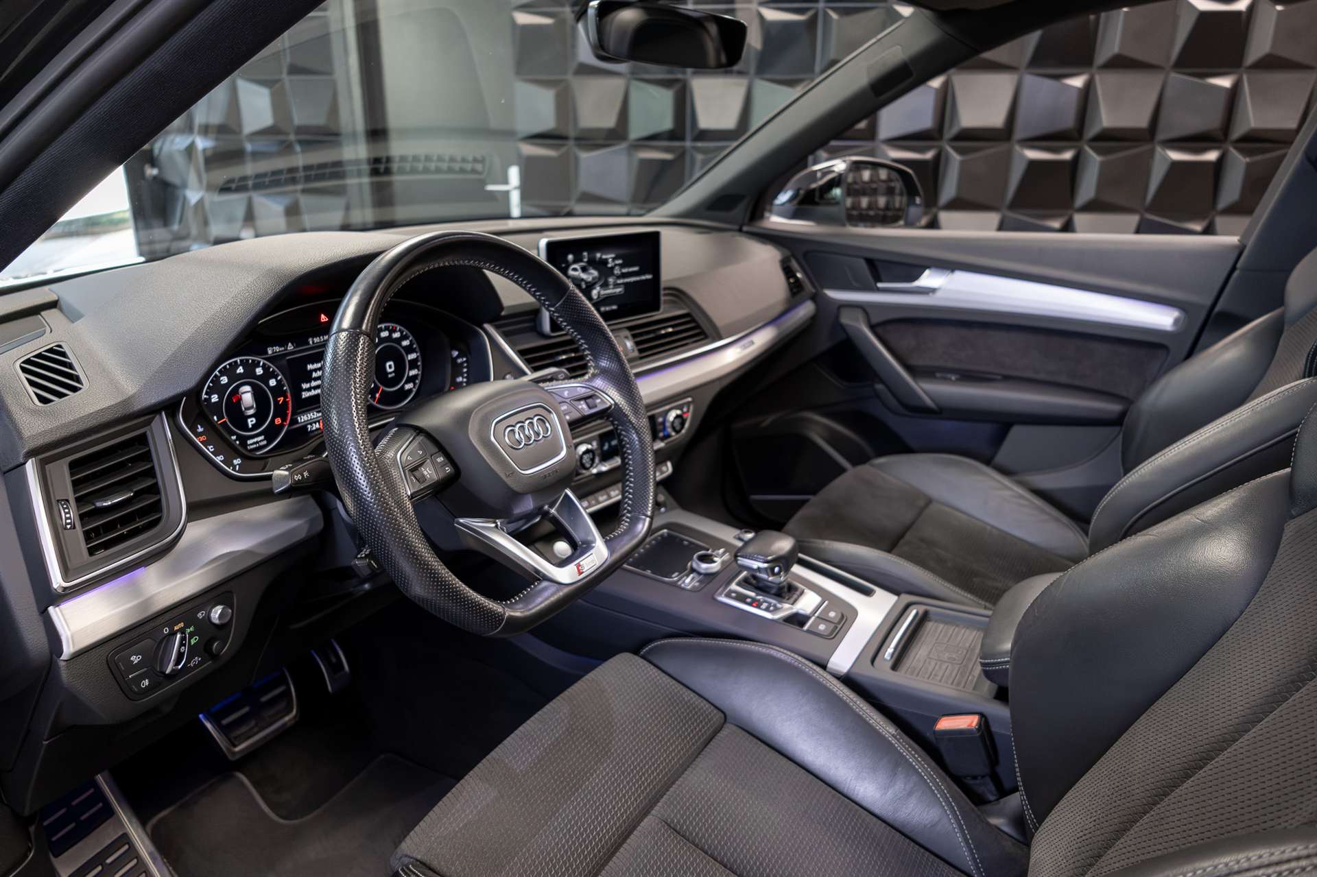 AUDI Q5 2.0 TFSI S-Line sport quattro S-tronic-image-15