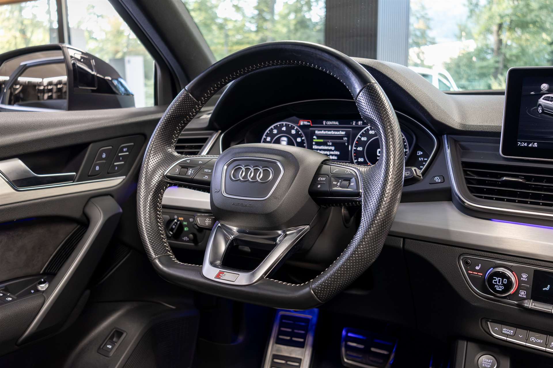 AUDI Q5 2.0 TFSI S-Line sport quattro S-tronic-image-8