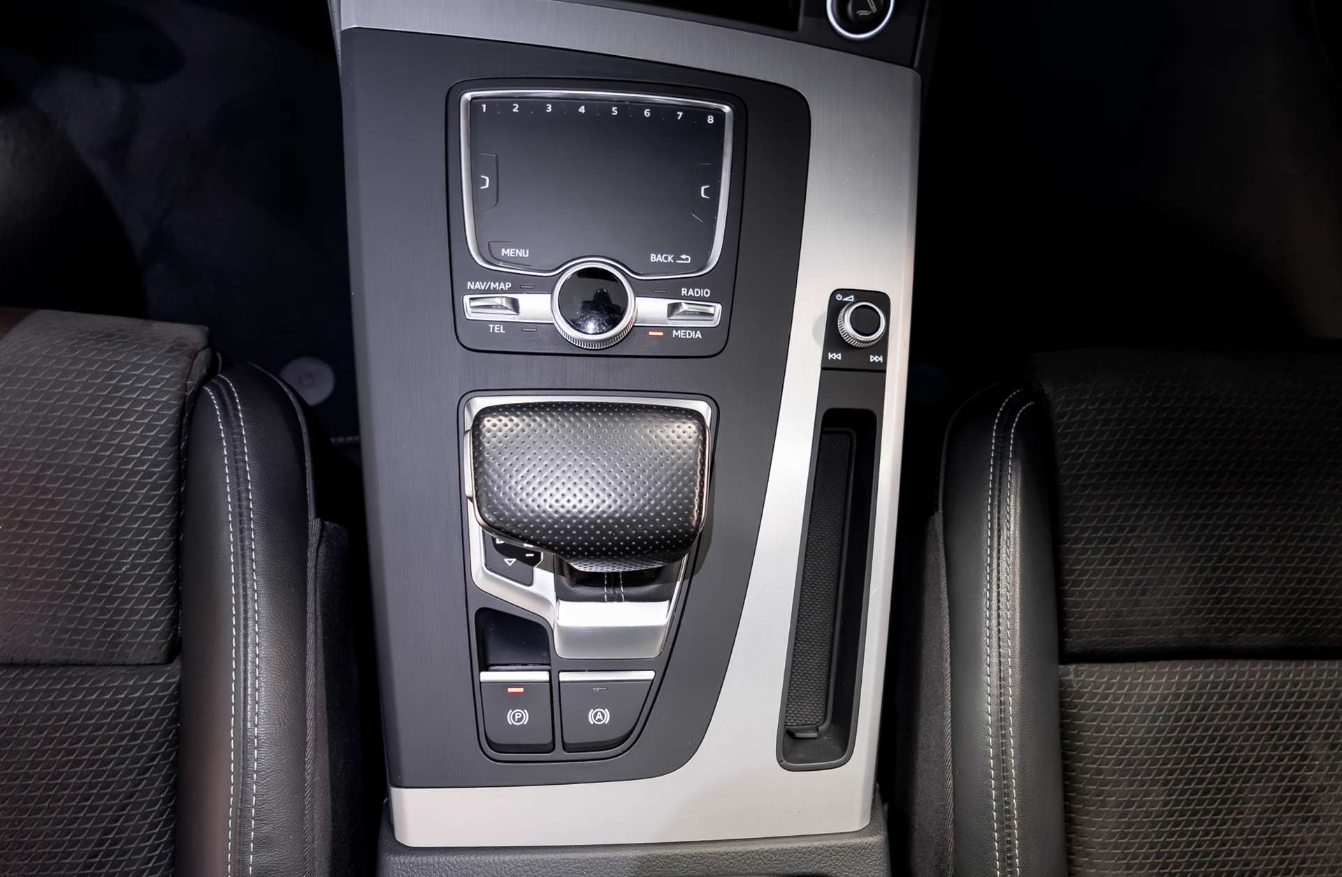AUDI Q5 2.0 TFSI S-Line sport quattro S-tronic-image-23