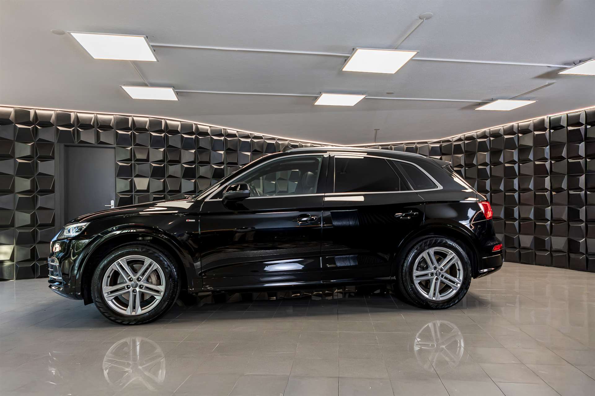 AUDI Q5 2.0 TFSI S-Line sport quattro S-tronic-image-1