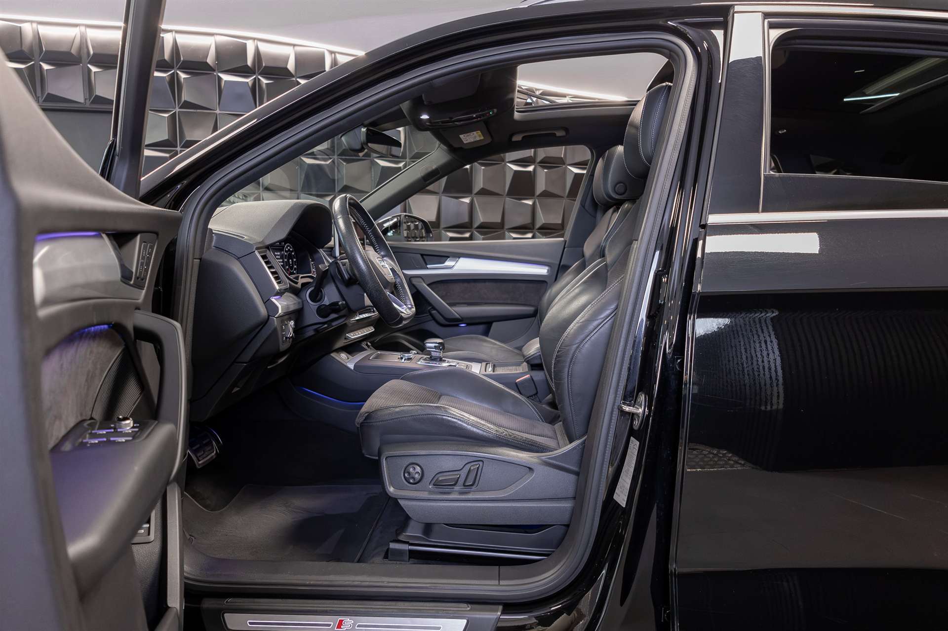 AUDI Q5 2.0 TFSI S-Line sport quattro S-tronic-image-13