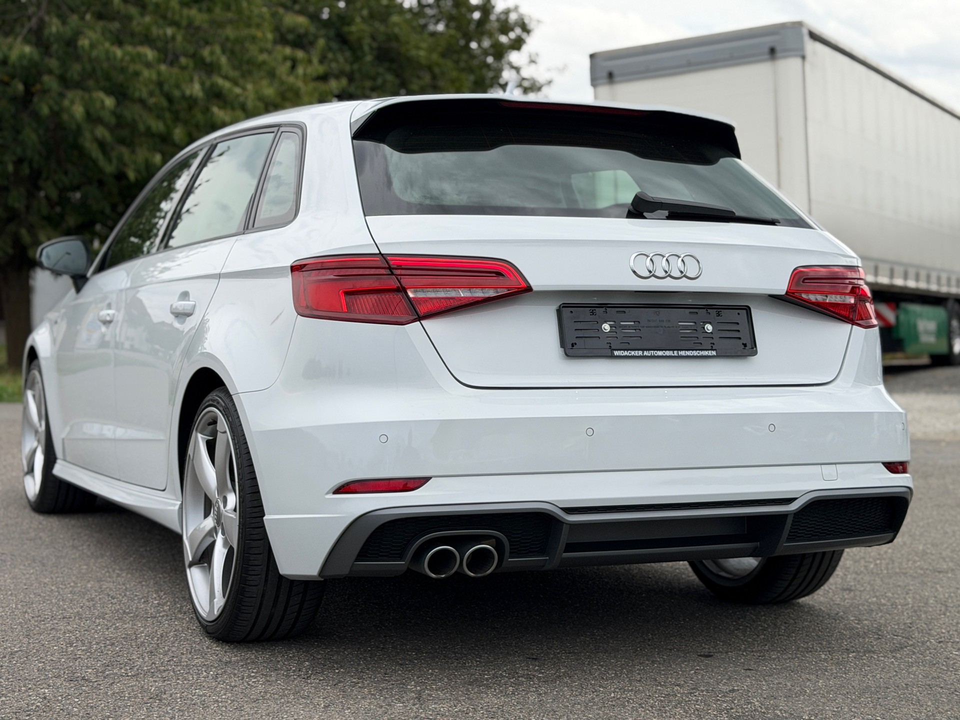 AUDI A3 Sportback 2.0 TDI Design S-tronic quattro-image-5