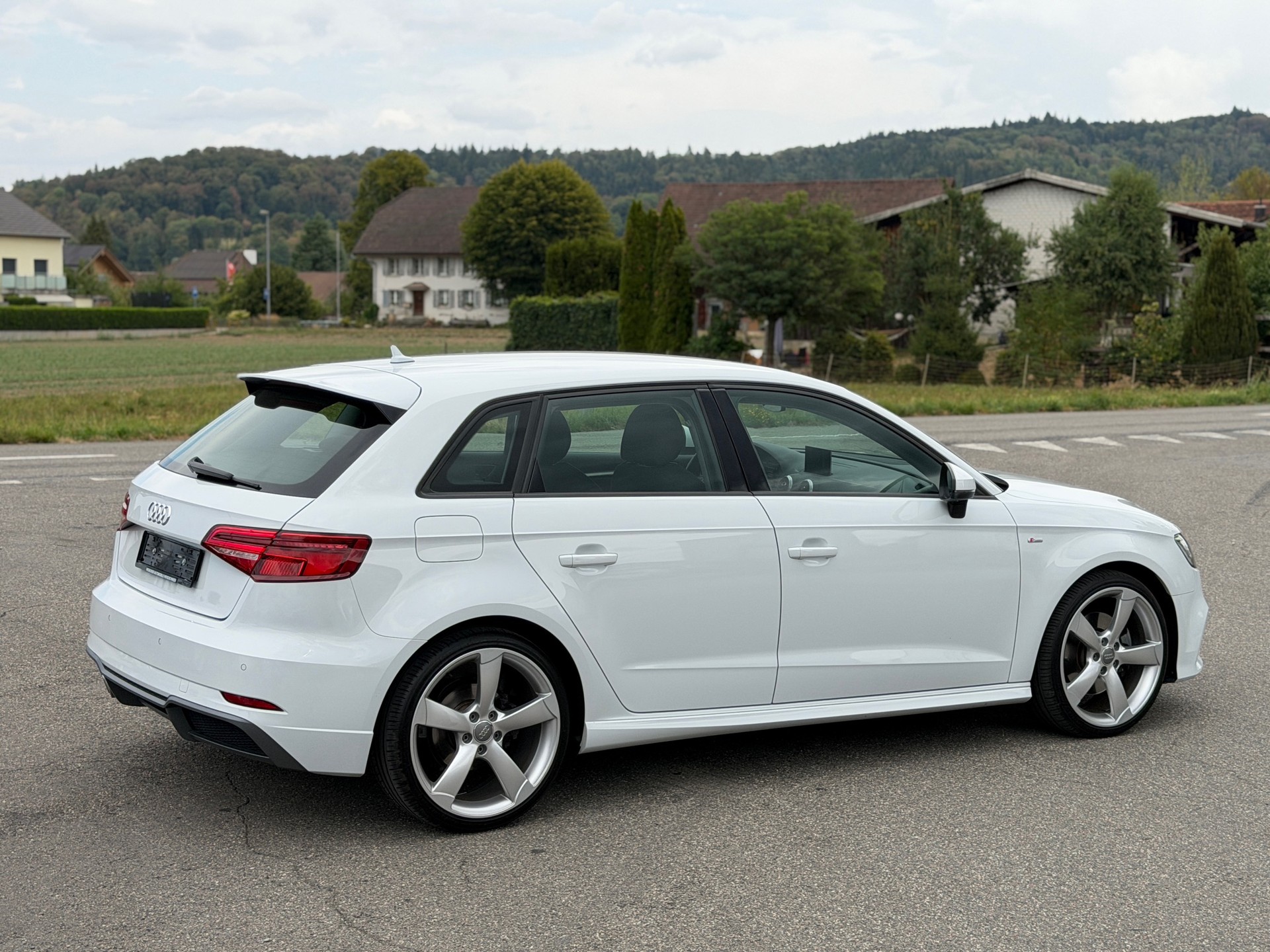 AUDI A3 Sportback 2.0 TDI Design S-tronic quattro-image-12